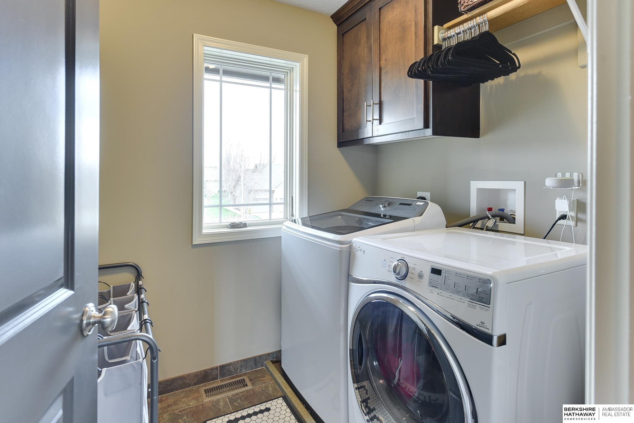 Omaha, Nebraska 68135, United States, 4 Bedrooms Bedrooms, ,3 BathroomsBathrooms,Residential,Pending,107959