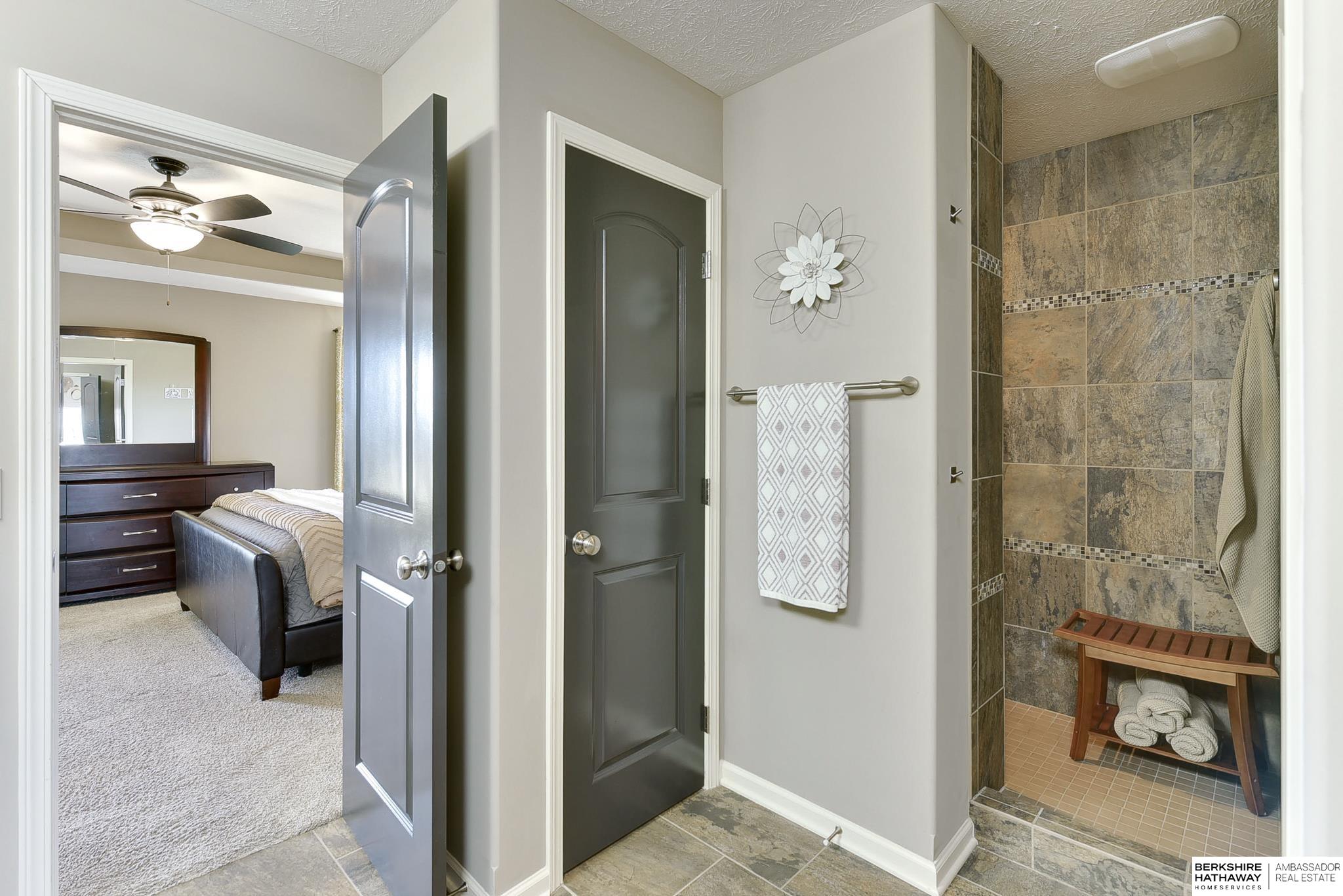 Omaha, Nebraska 68135, United States, 4 Bedrooms Bedrooms, ,3 BathroomsBathrooms,Residential,Pending,107959