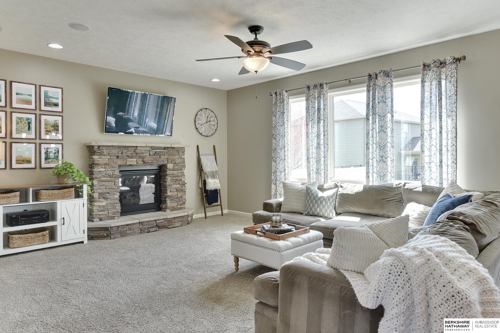 Omaha, Nebraska 68135, United States, 4 Bedrooms Bedrooms, ,3 BathroomsBathrooms,Residential,Pending,107959