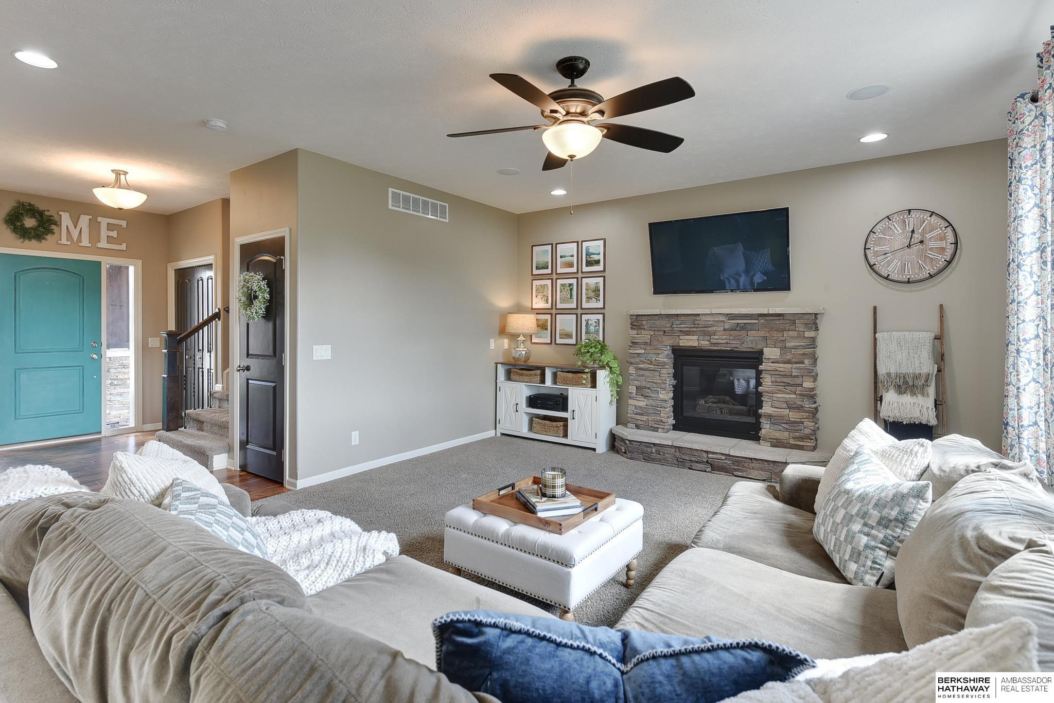 Omaha, Nebraska 68135, United States, 4 Bedrooms Bedrooms, ,3 BathroomsBathrooms,Residential,Pending,107959