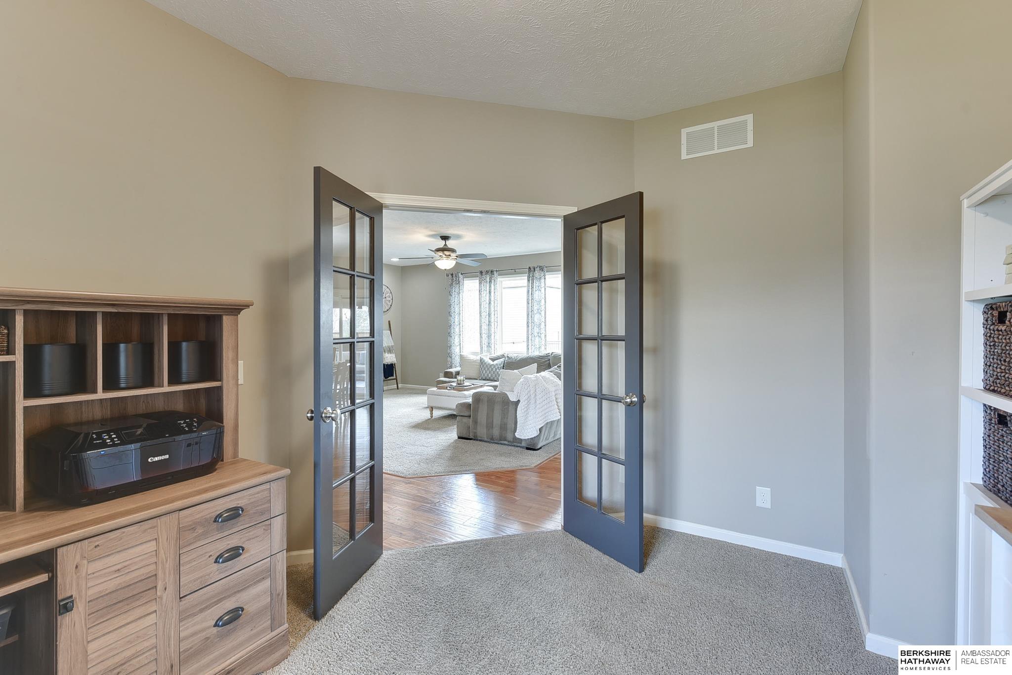 Omaha, Nebraska 68135, United States, 4 Bedrooms Bedrooms, ,3 BathroomsBathrooms,Residential,Pending,107959