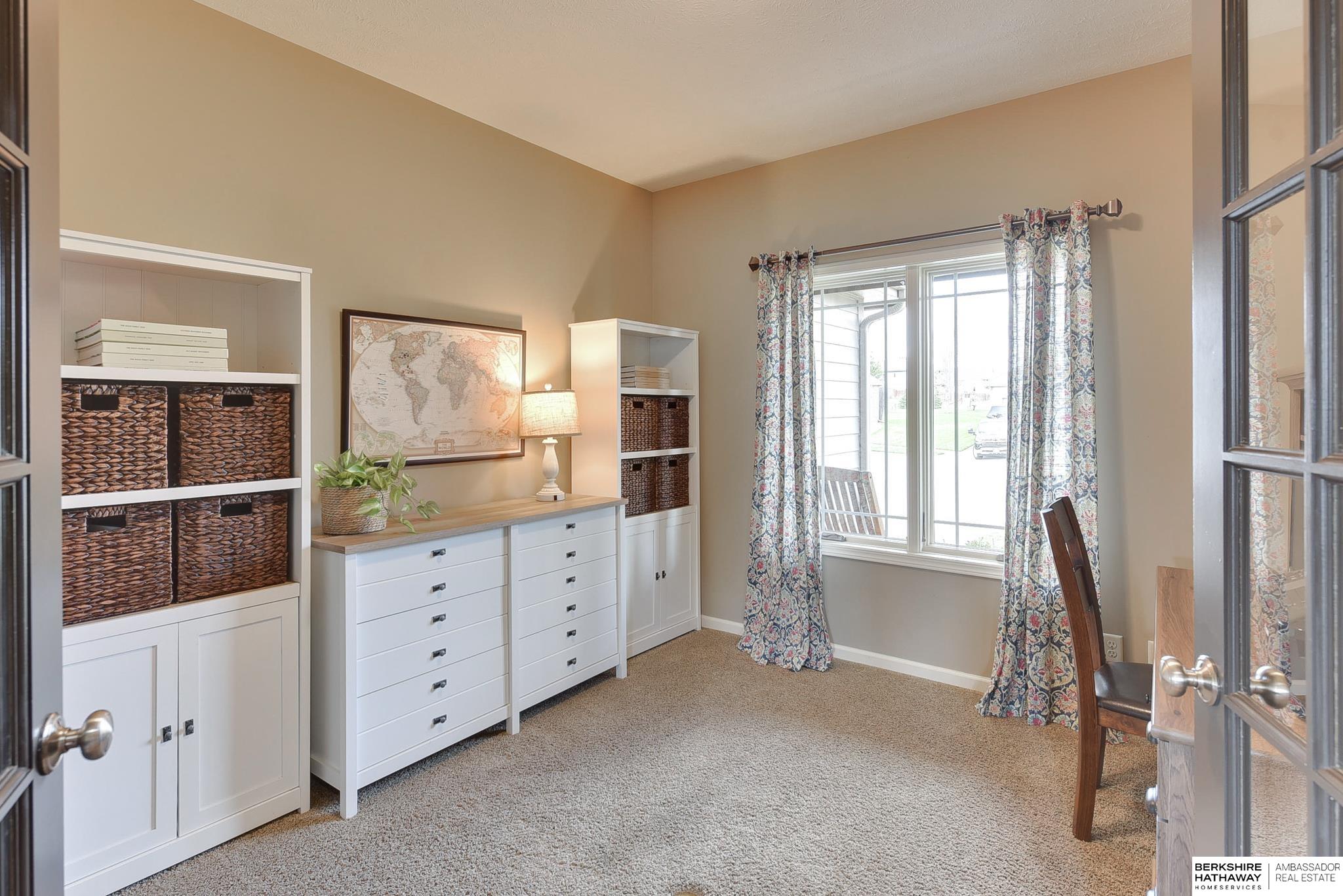 Omaha, Nebraska 68135, United States, 4 Bedrooms Bedrooms, ,3 BathroomsBathrooms,Residential,Pending,107959