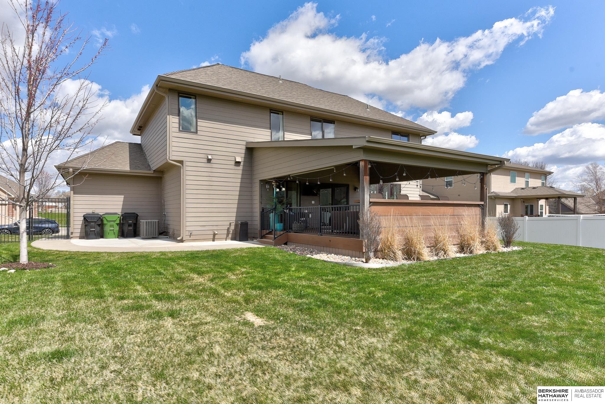 Omaha, Nebraska 68135, United States, 4 Bedrooms Bedrooms, ,3 BathroomsBathrooms,Residential,Pending,107959