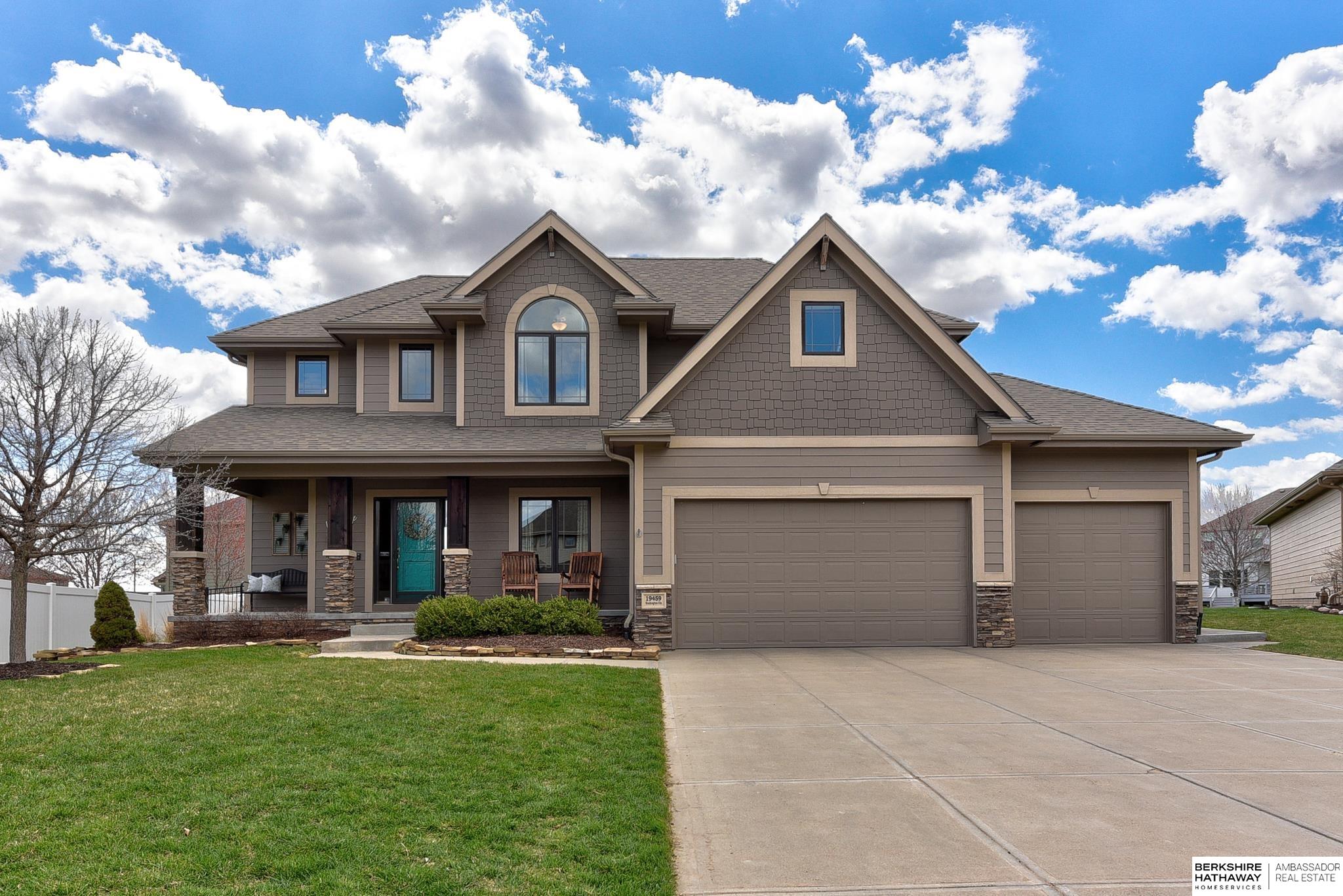 Omaha, Nebraska 68135, United States, 4 Bedrooms Bedrooms, ,3 BathroomsBathrooms,Residential,Pending,107959