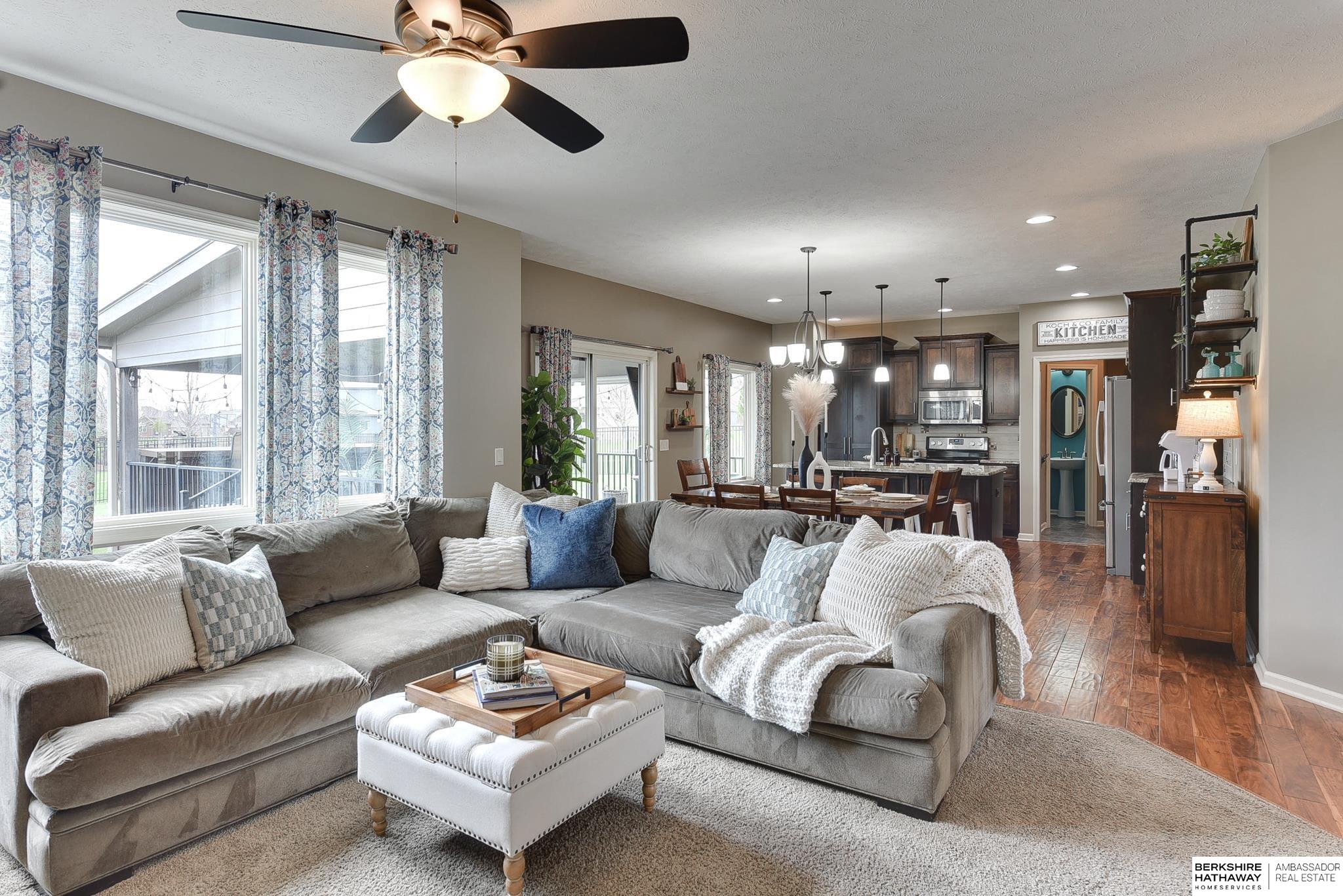 Omaha, Nebraska 68135, United States, 4 Bedrooms Bedrooms, ,3 BathroomsBathrooms,Residential,Pending,107959