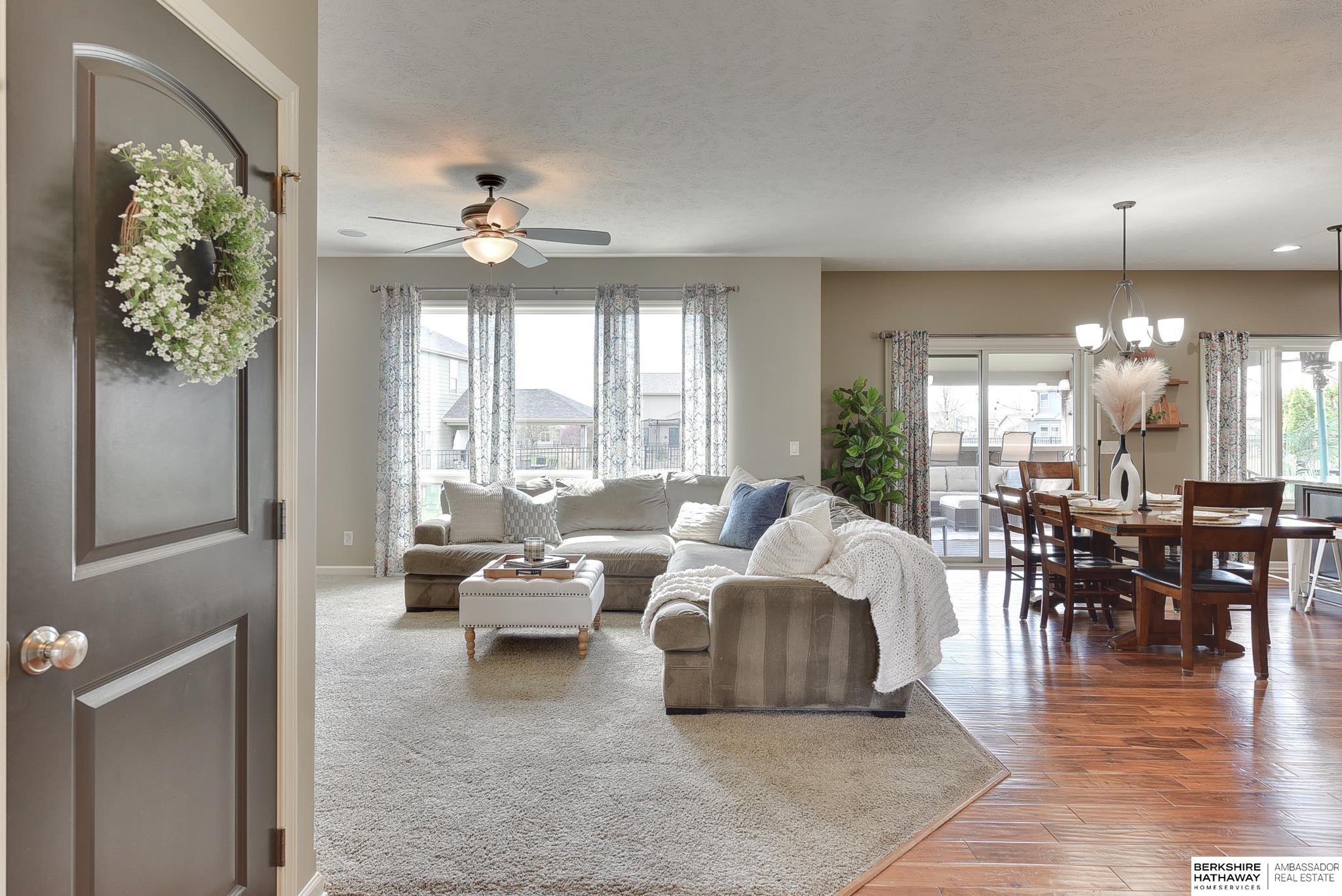 Omaha, Nebraska 68135, United States, 4 Bedrooms Bedrooms, ,3 BathroomsBathrooms,Residential,Pending,107959