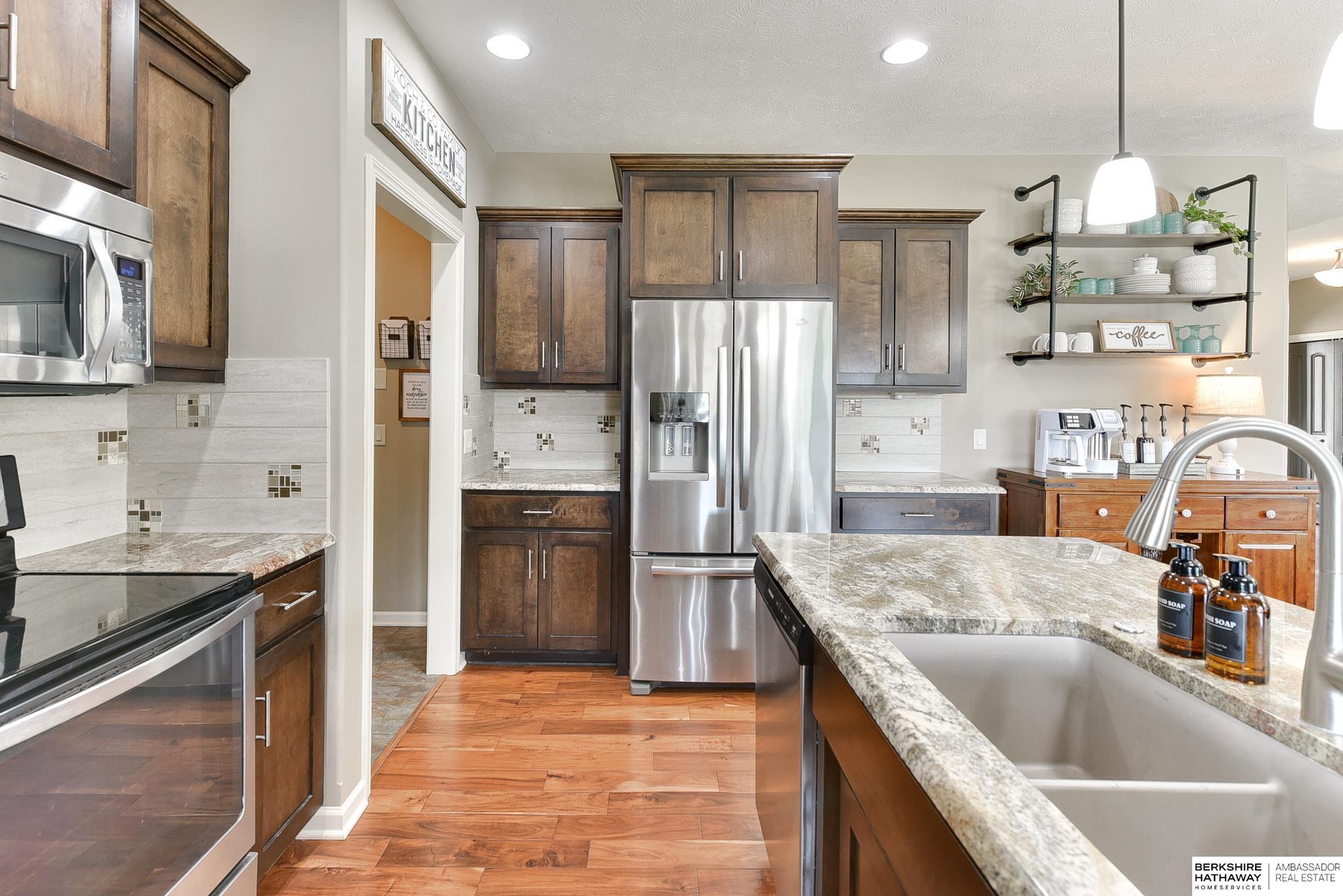 Omaha, Nebraska 68135, United States, 4 Bedrooms Bedrooms, ,3 BathroomsBathrooms,Residential,Pending,107959