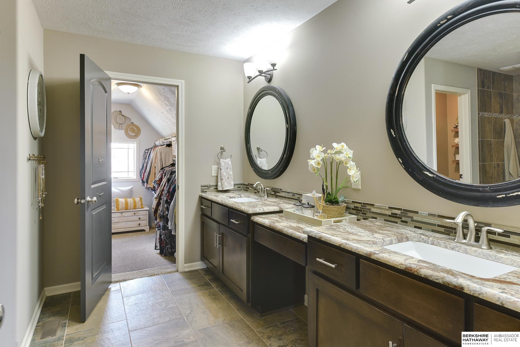 Omaha, Nebraska 68135, United States, 4 Bedrooms Bedrooms, ,3 BathroomsBathrooms,Residential,Pending,107959