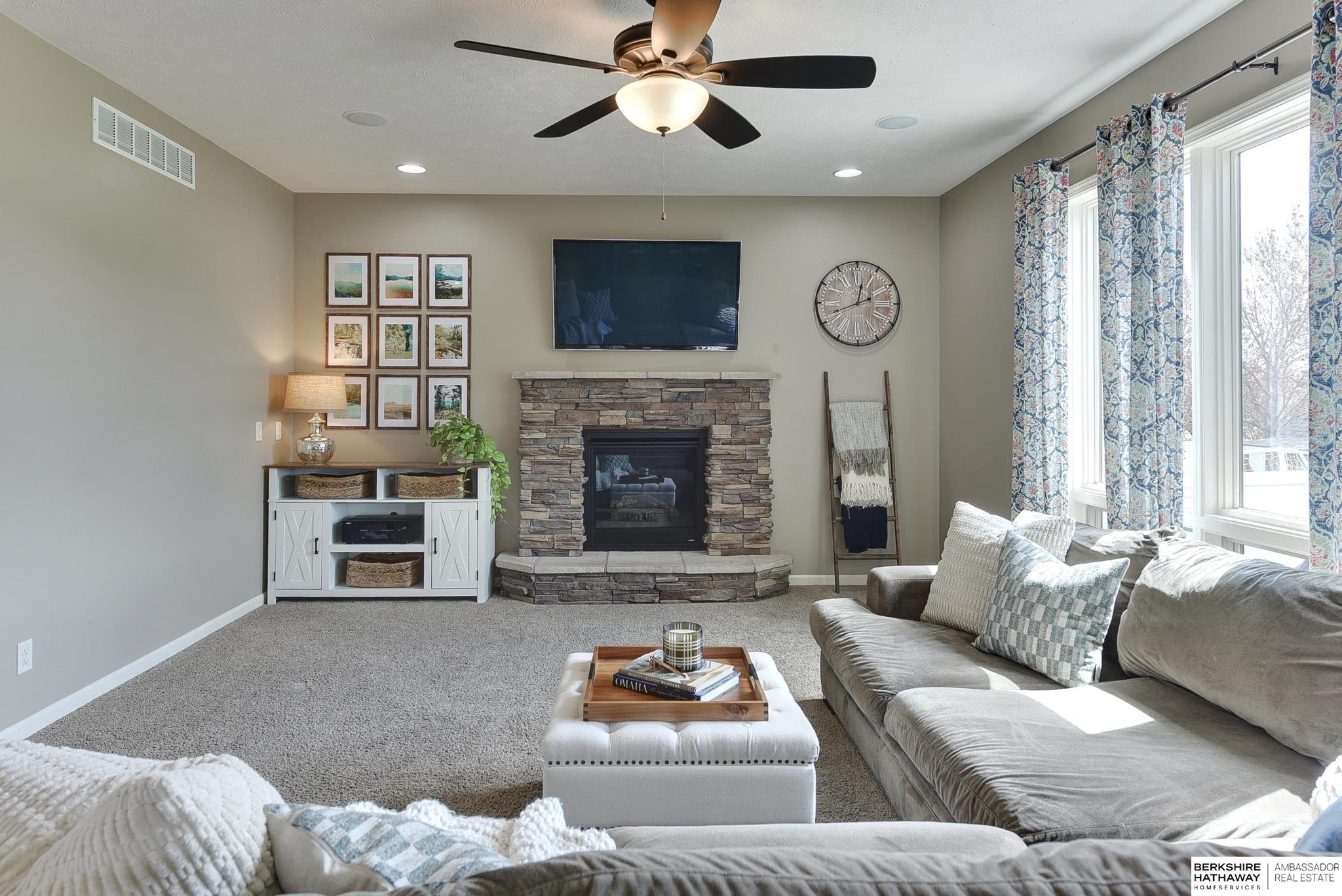 Omaha, Nebraska 68135, United States, 4 Bedrooms Bedrooms, ,3 BathroomsBathrooms,Residential,Pending,107959