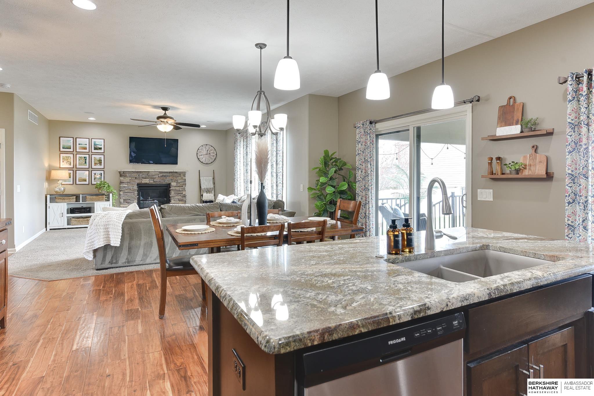 Omaha, Nebraska 68135, United States, 4 Bedrooms Bedrooms, ,3 BathroomsBathrooms,Residential,Pending,107959