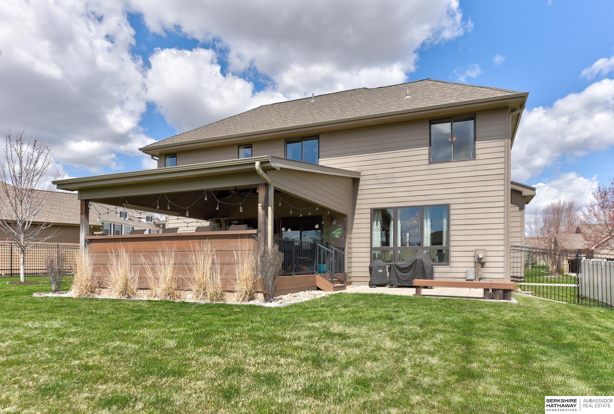 Omaha, Nebraska 68135, United States, 4 Bedrooms Bedrooms, ,3 BathroomsBathrooms,Residential,Pending,107959