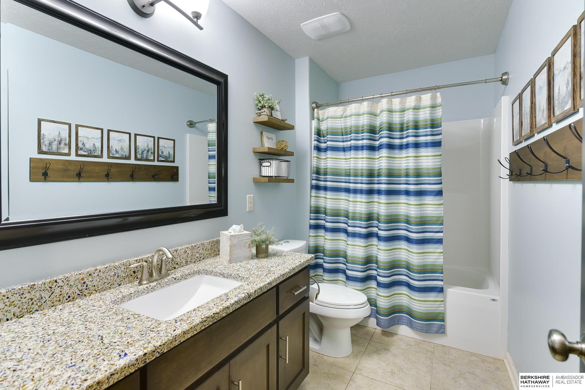 Omaha, Nebraska 68135, United States, 4 Bedrooms Bedrooms, ,3 BathroomsBathrooms,Residential,Pending,107959