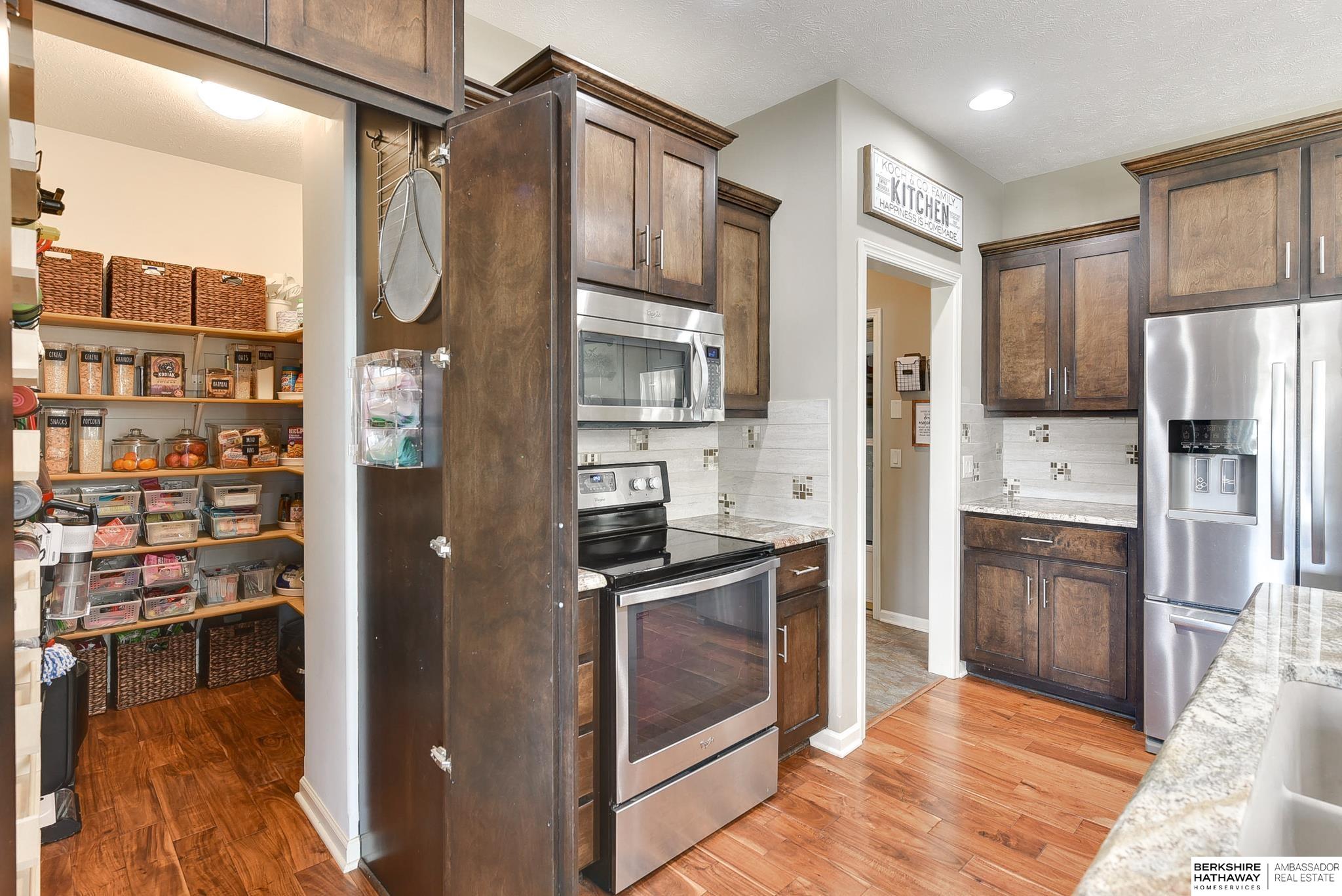 Omaha, Nebraska 68135, United States, 4 Bedrooms Bedrooms, ,3 BathroomsBathrooms,Residential,Pending,107959