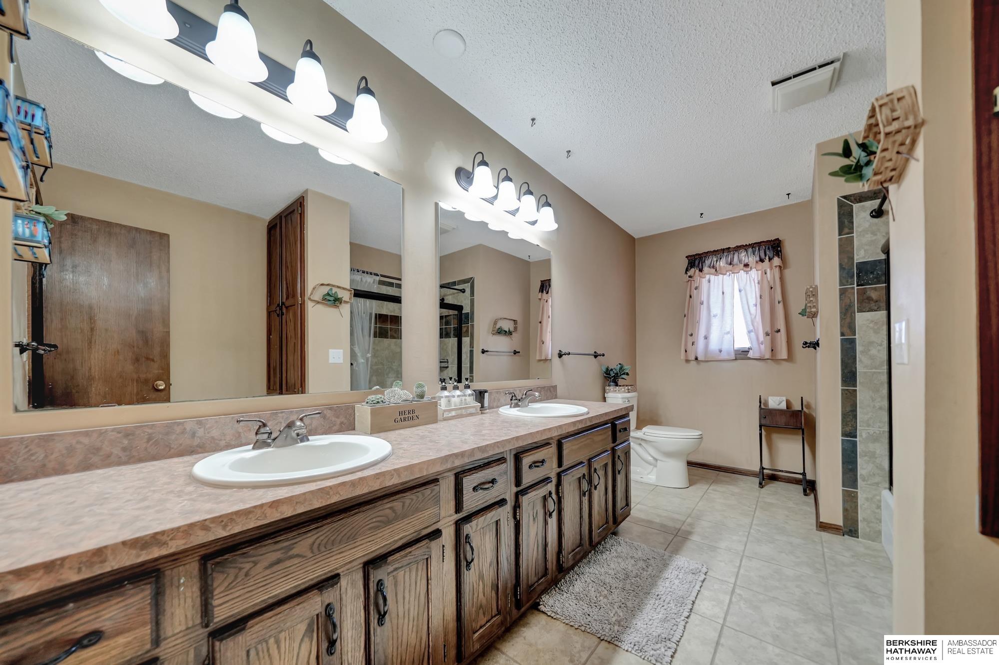 Lincoln, Nebraska 68532, United States, 3 Bedrooms Bedrooms, ,3 BathroomsBathrooms,Residential,Active,49146