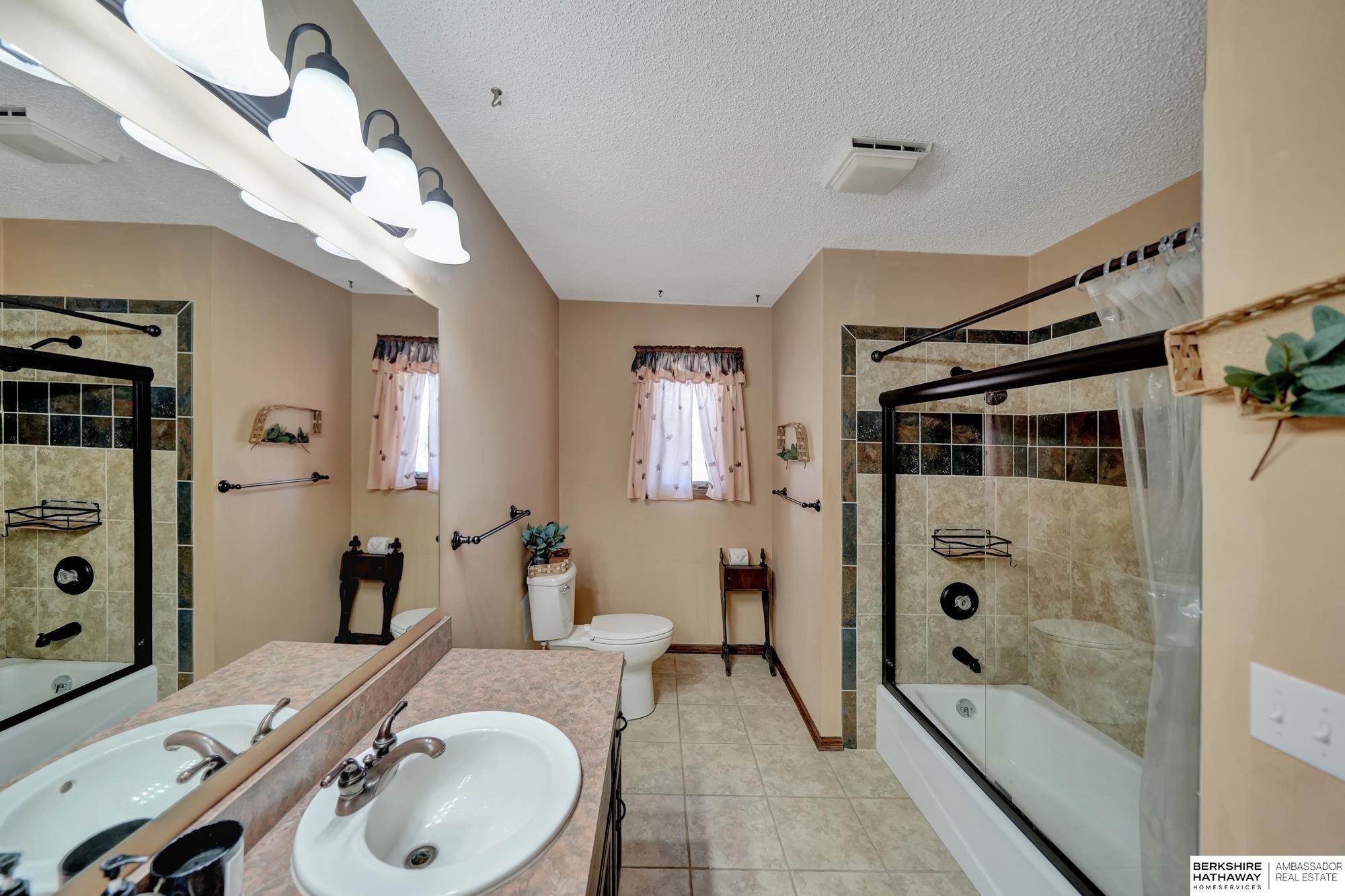 Lincoln, Nebraska 68532, United States, 3 Bedrooms Bedrooms, ,3 BathroomsBathrooms,Residential,Active,49146