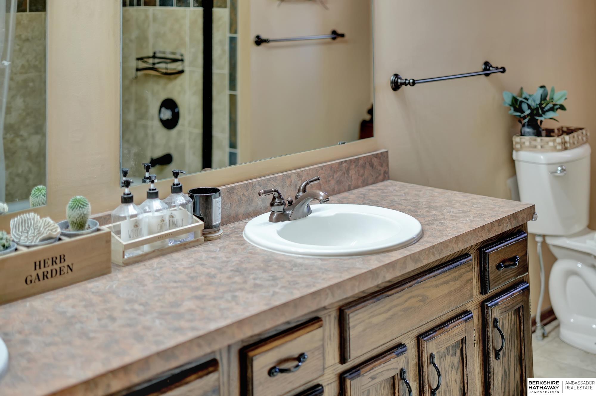 Lincoln, Nebraska 68532, United States, 3 Bedrooms Bedrooms, ,3 BathroomsBathrooms,Residential,Active,49146