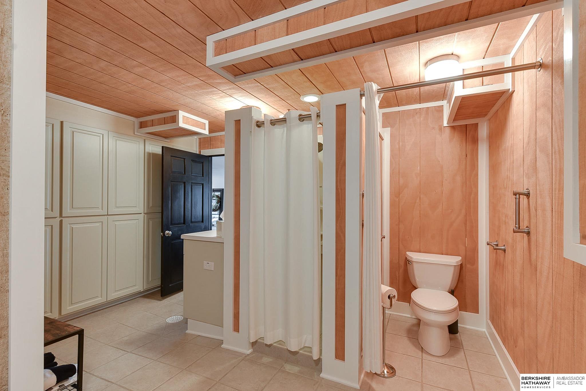 Valley, Nebraska 68064, United States, 3 Bedrooms Bedrooms, ,4 BathroomsBathrooms,Residential,Active,34622