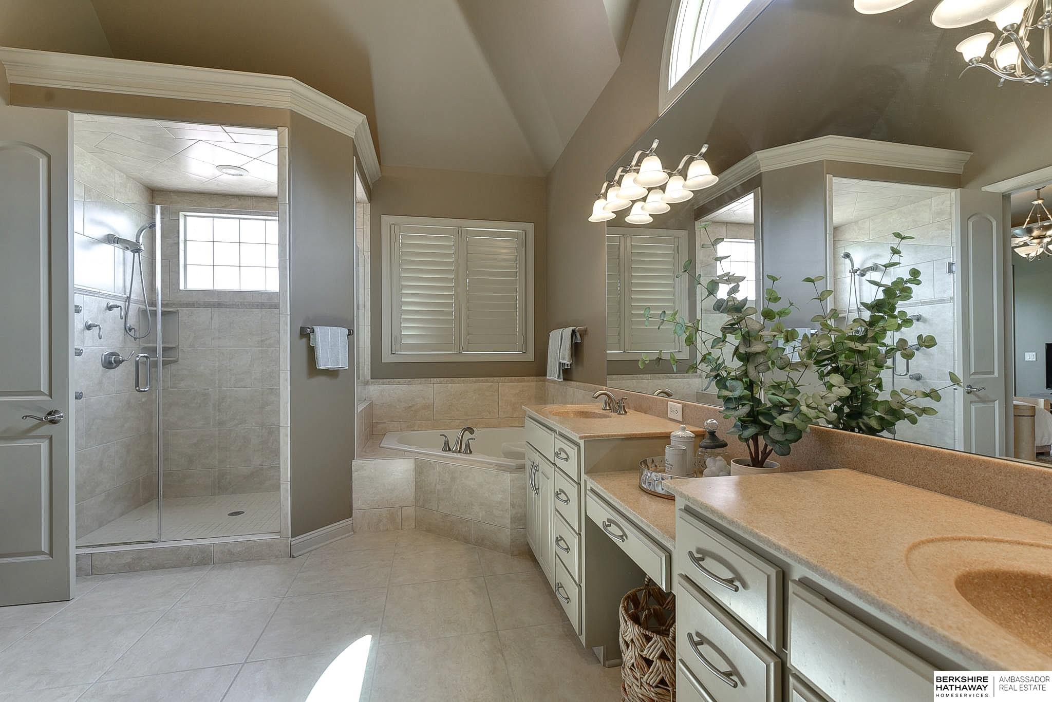 Omaha, Nebraska 68154, United States, 5 Bedrooms Bedrooms, ,6 BathroomsBathrooms,Residential,Active,20426