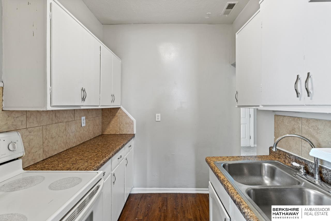 Lincoln, Nebraska 68503, United States, 4 Bedrooms Bedrooms, ,4 BathroomsBathrooms,Residential,Pending,2161