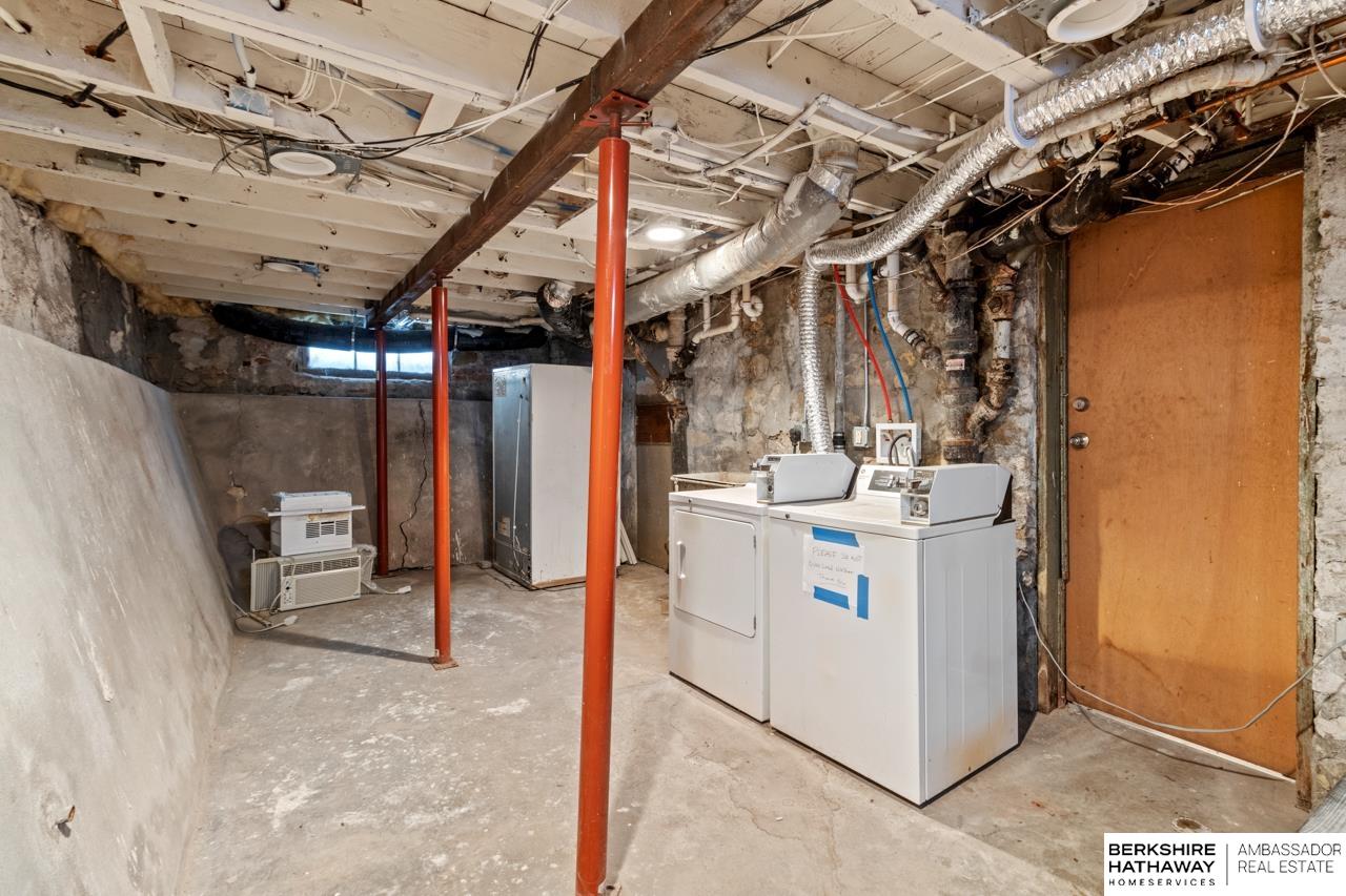 Lincoln, Nebraska 68503, United States, 4 Bedrooms Bedrooms, ,4 BathroomsBathrooms,Residential,Pending,2161