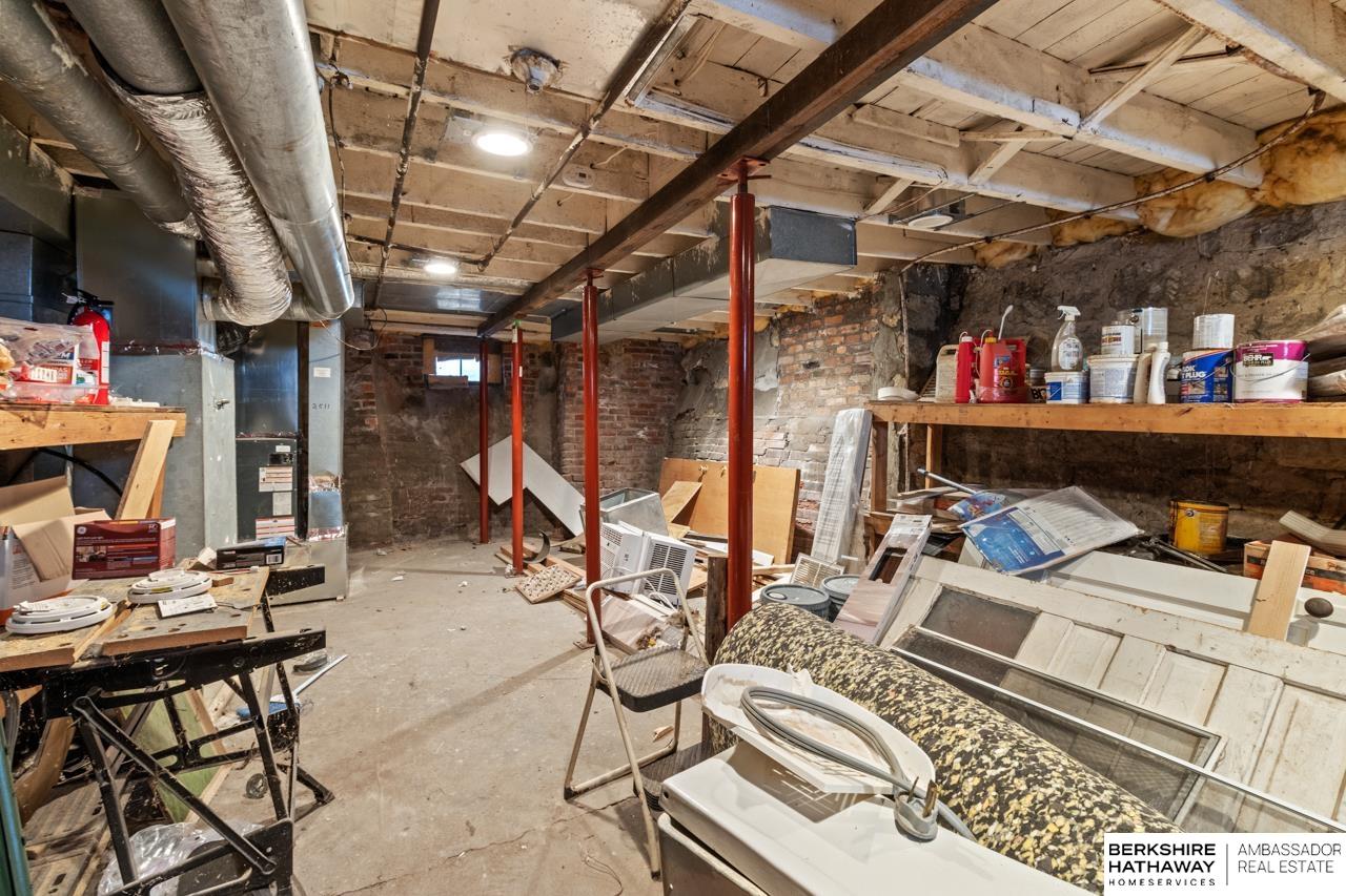 Lincoln, Nebraska 68503, United States, 4 Bedrooms Bedrooms, ,4 BathroomsBathrooms,Residential,Pending,2161