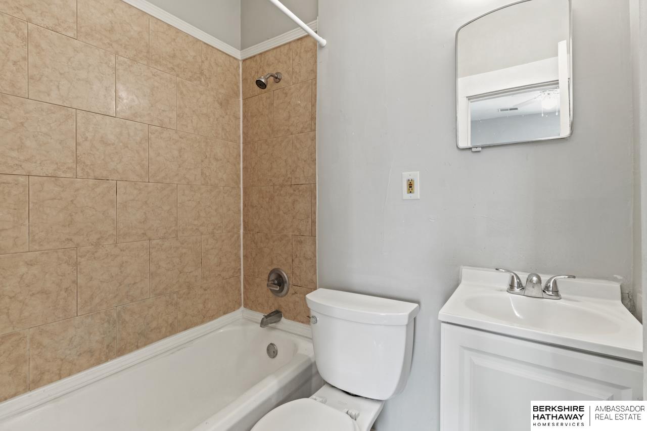 Lincoln, Nebraska 68503, United States, 4 Bedrooms Bedrooms, ,4 BathroomsBathrooms,Residential,Pending,2161