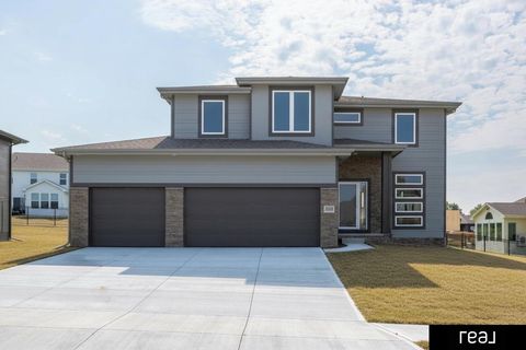 Photo of 12635 Carpenter Street, Papillion, NE 68138 (MLS # 22600555)