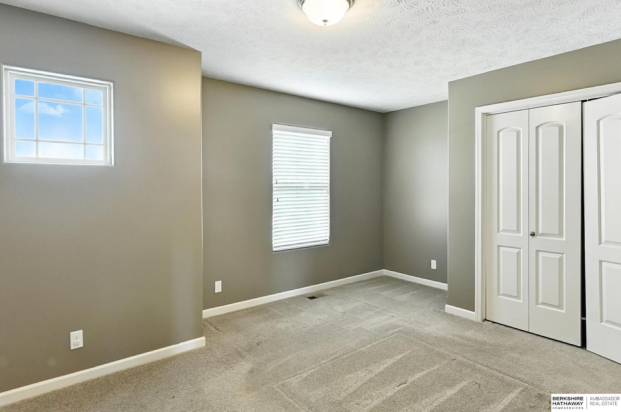 Omaha, Nebraska 68136, United States, 5 Bedrooms Bedrooms, ,3 BathroomsBathrooms,Residential,Pending,167734