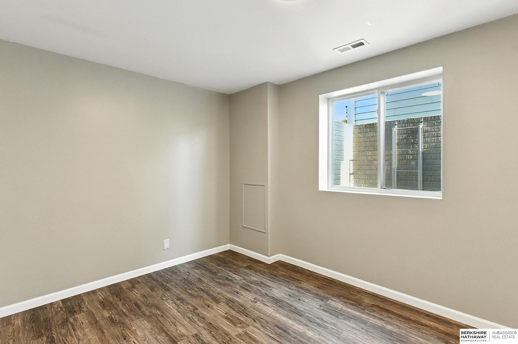 Omaha, Nebraska 68136, United States, 5 Bedrooms Bedrooms, ,3 BathroomsBathrooms,Residential,Pending,167734