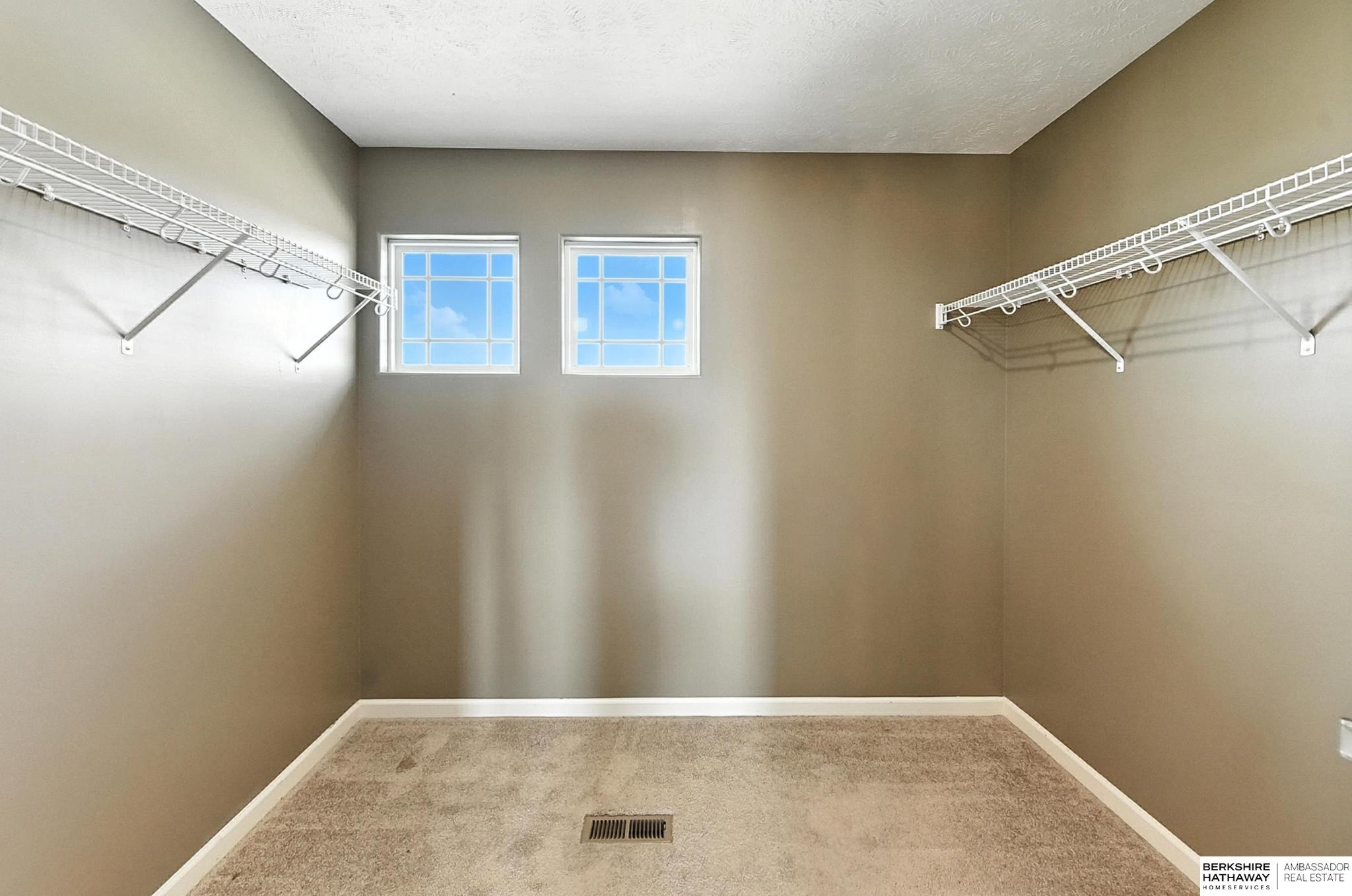 Omaha, Nebraska 68136, United States, 5 Bedrooms Bedrooms, ,3 BathroomsBathrooms,Residential,Pending,167734