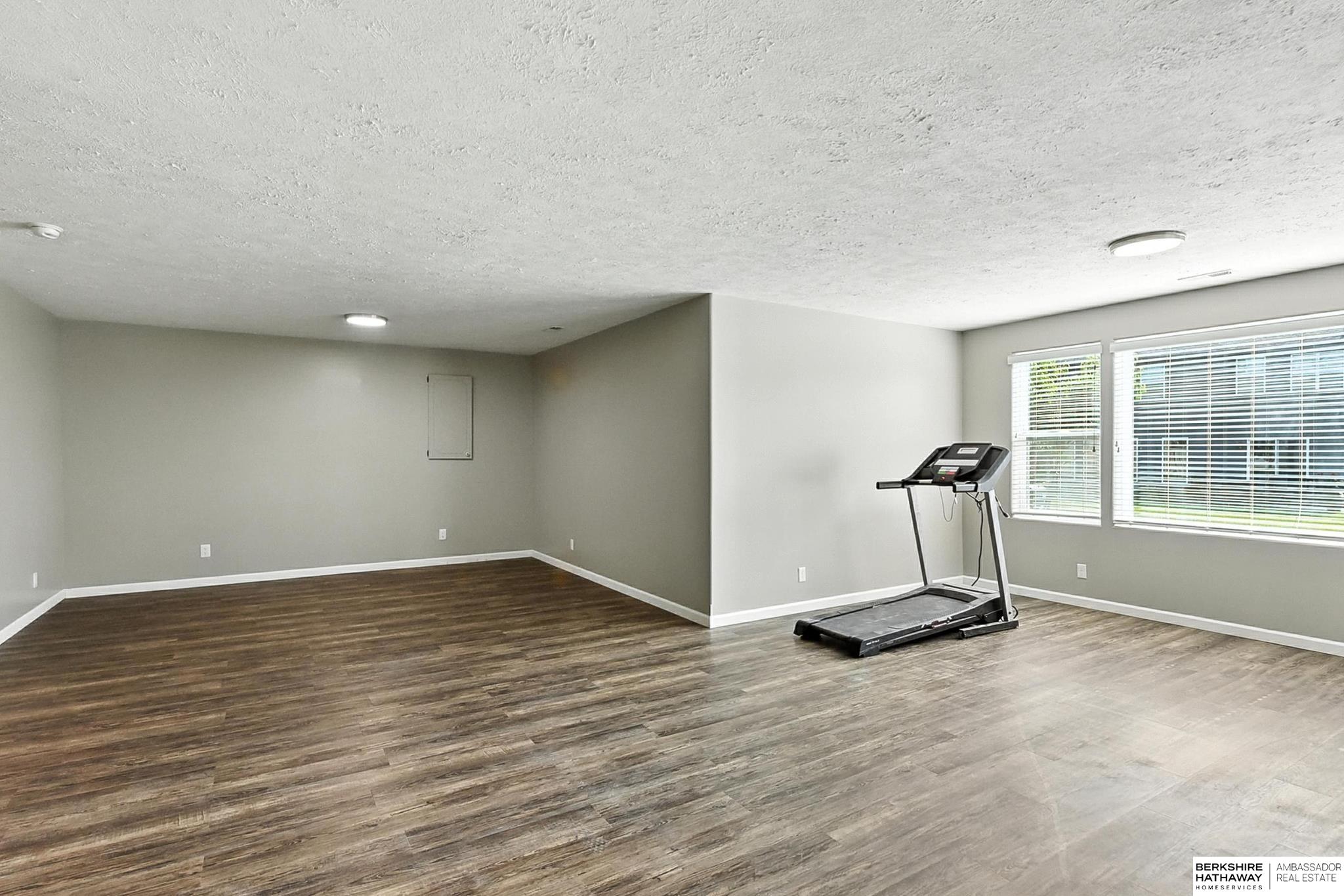 Omaha, Nebraska 68136, United States, 5 Bedrooms Bedrooms, ,3 BathroomsBathrooms,Residential,Pending,167734