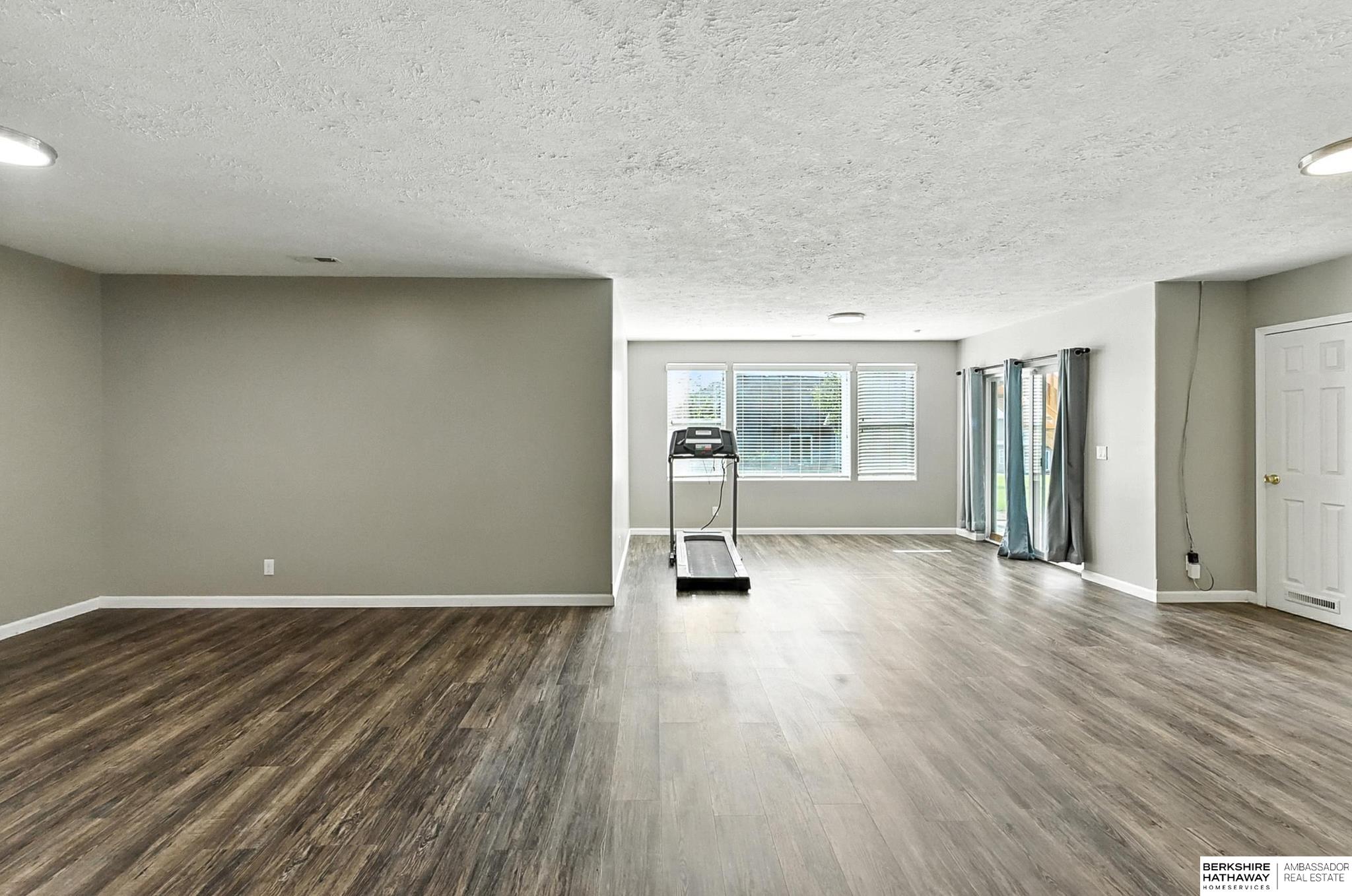 Omaha, Nebraska 68136, United States, 5 Bedrooms Bedrooms, ,3 BathroomsBathrooms,Residential,Pending,167734