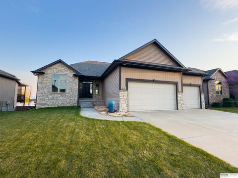 Photo of 2831 Shadowbrook Drive, Lincoln, NE 68516 (MLS # 22609046)