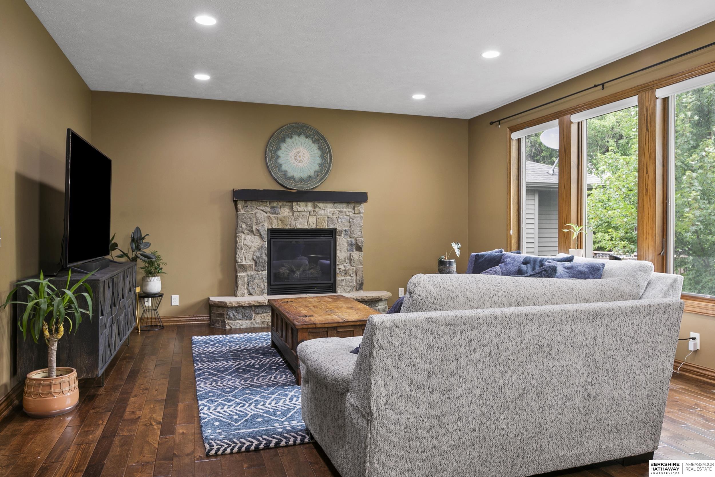 Lincoln, Nebraska 68526, United States, 4 Bedrooms Bedrooms, ,4 BathroomsBathrooms,Residential,Active,217222