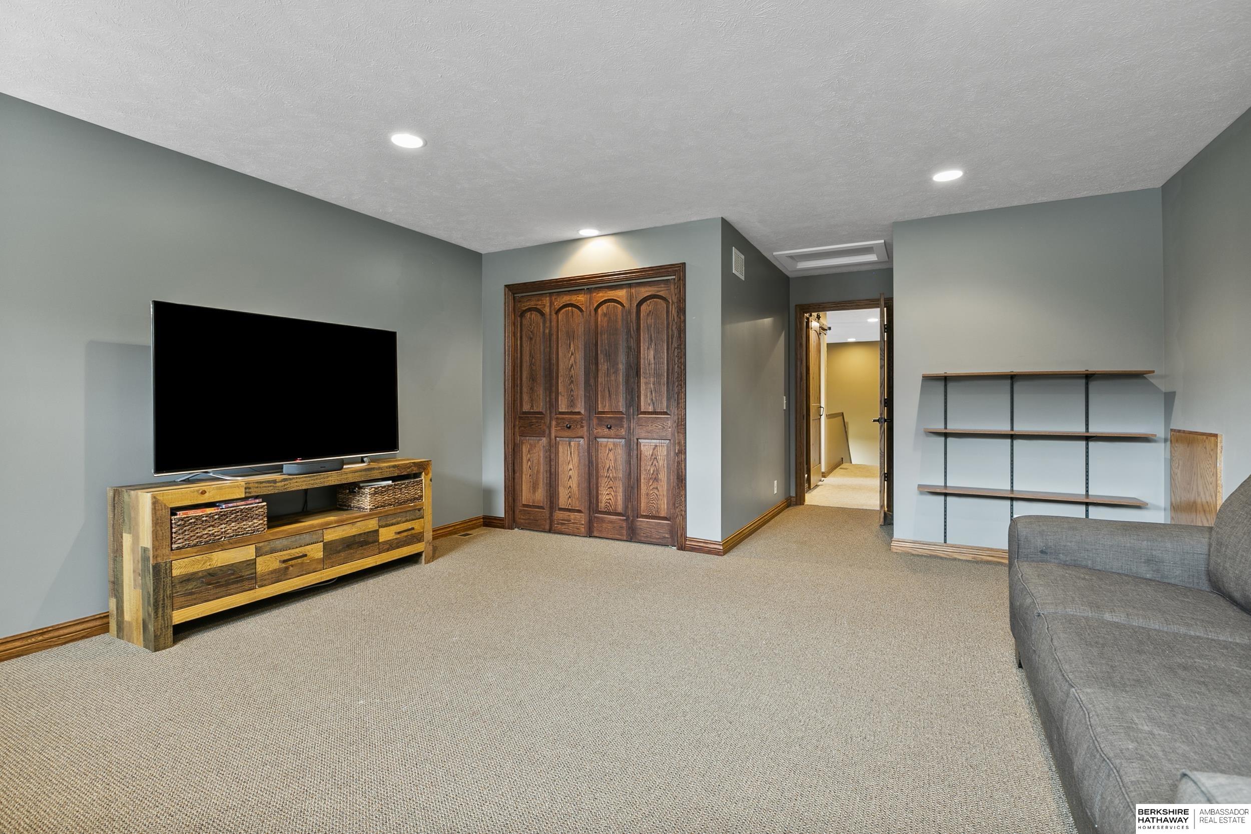 Lincoln, Nebraska 68526, United States, 4 Bedrooms Bedrooms, ,4 BathroomsBathrooms,Residential,Active,217222