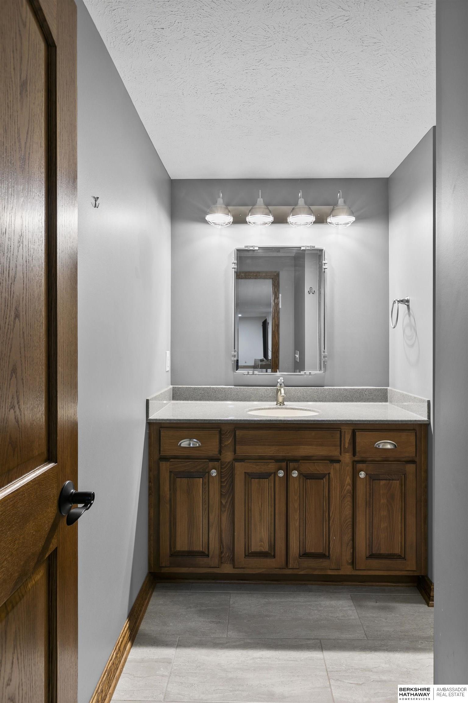 Lincoln, Nebraska 68526, United States, 4 Bedrooms Bedrooms, ,4 BathroomsBathrooms,Residential,Active,217222