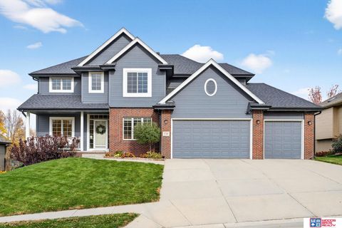 Photo of 17106 Erskine Street, Omaha, NE 68116 (MLS # 22532487)