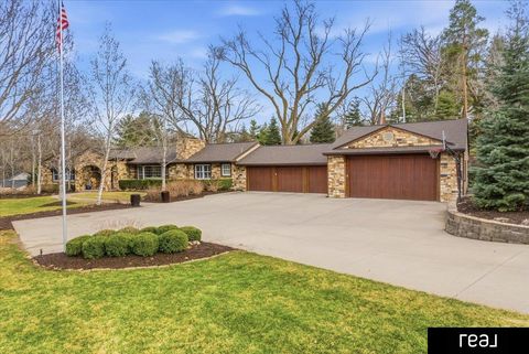 Photo of 805 Ridgewood Avenue, Omaha, NE 68114 (MLS # 22607310)