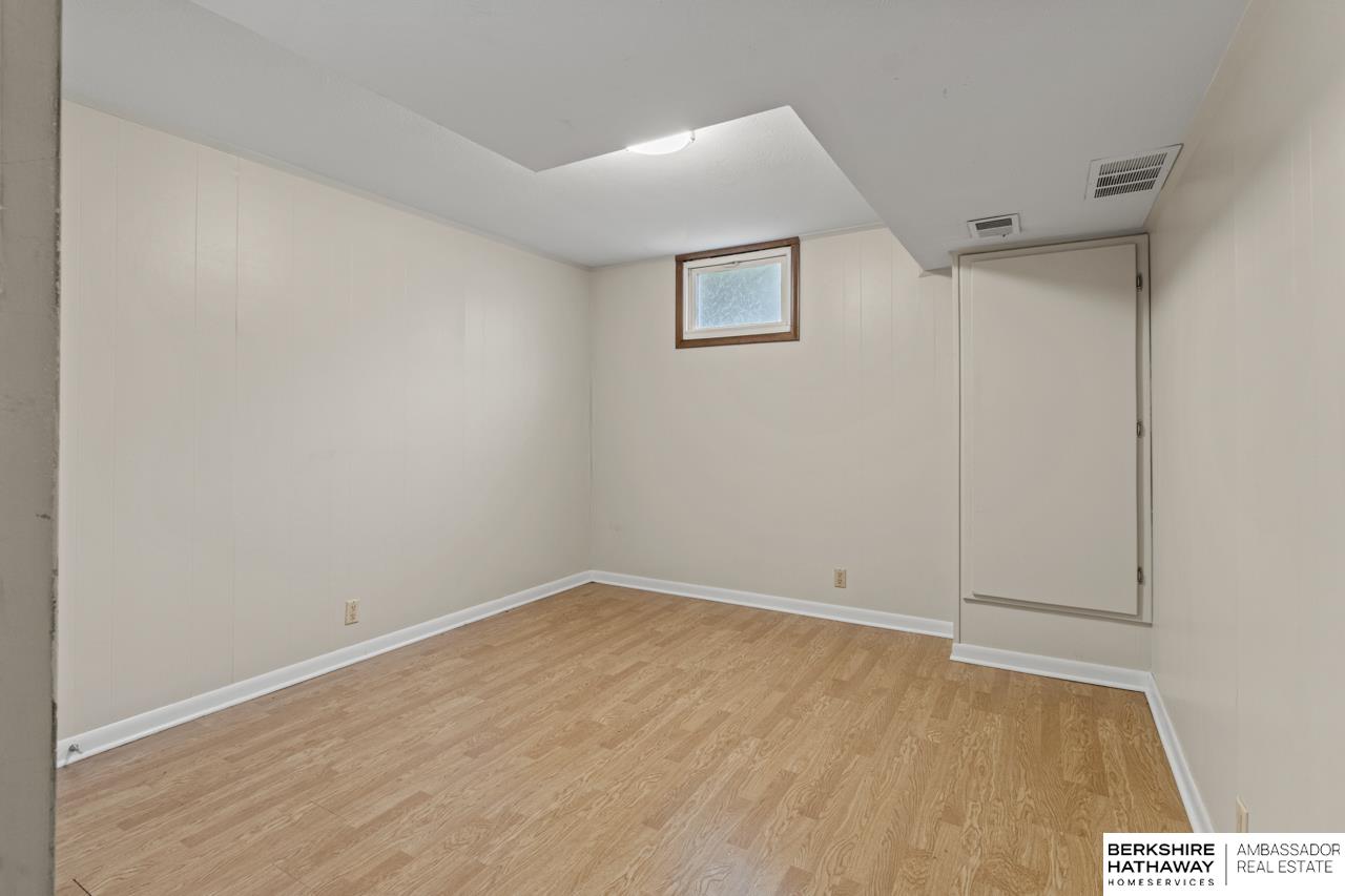 Omaha, Nebraska 68154, United States, 3 Bedrooms Bedrooms, ,2 BathroomsBathrooms,Residential,Active,173009