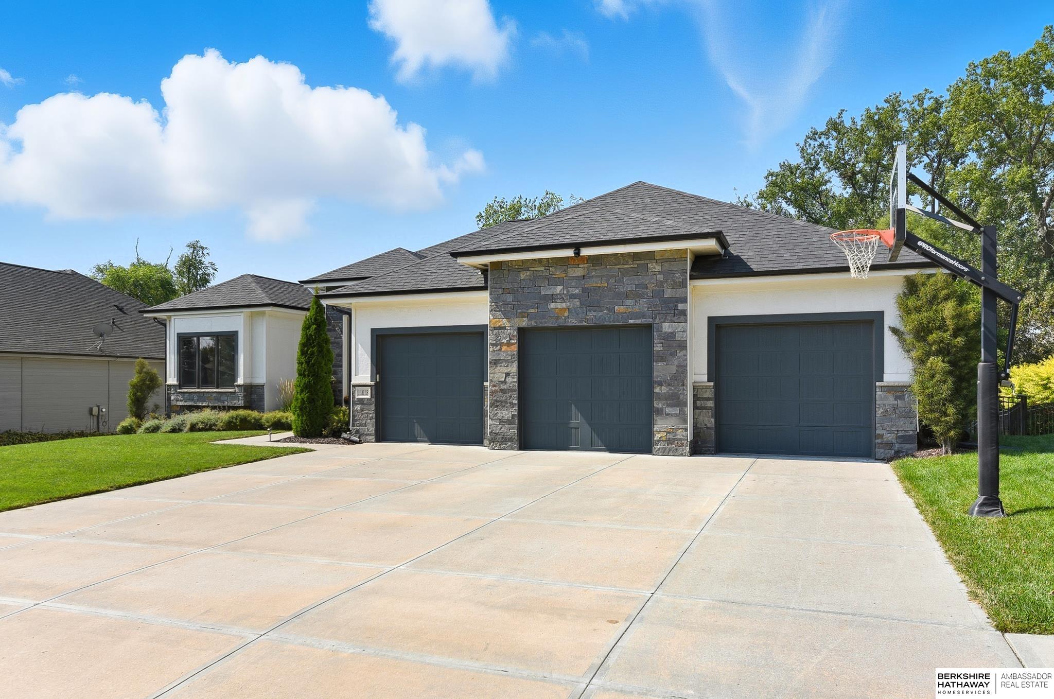 Omaha, Nebraska 68136, United States, 6 Bedrooms Bedrooms, ,3 BathroomsBathrooms,Residential,Active,254224