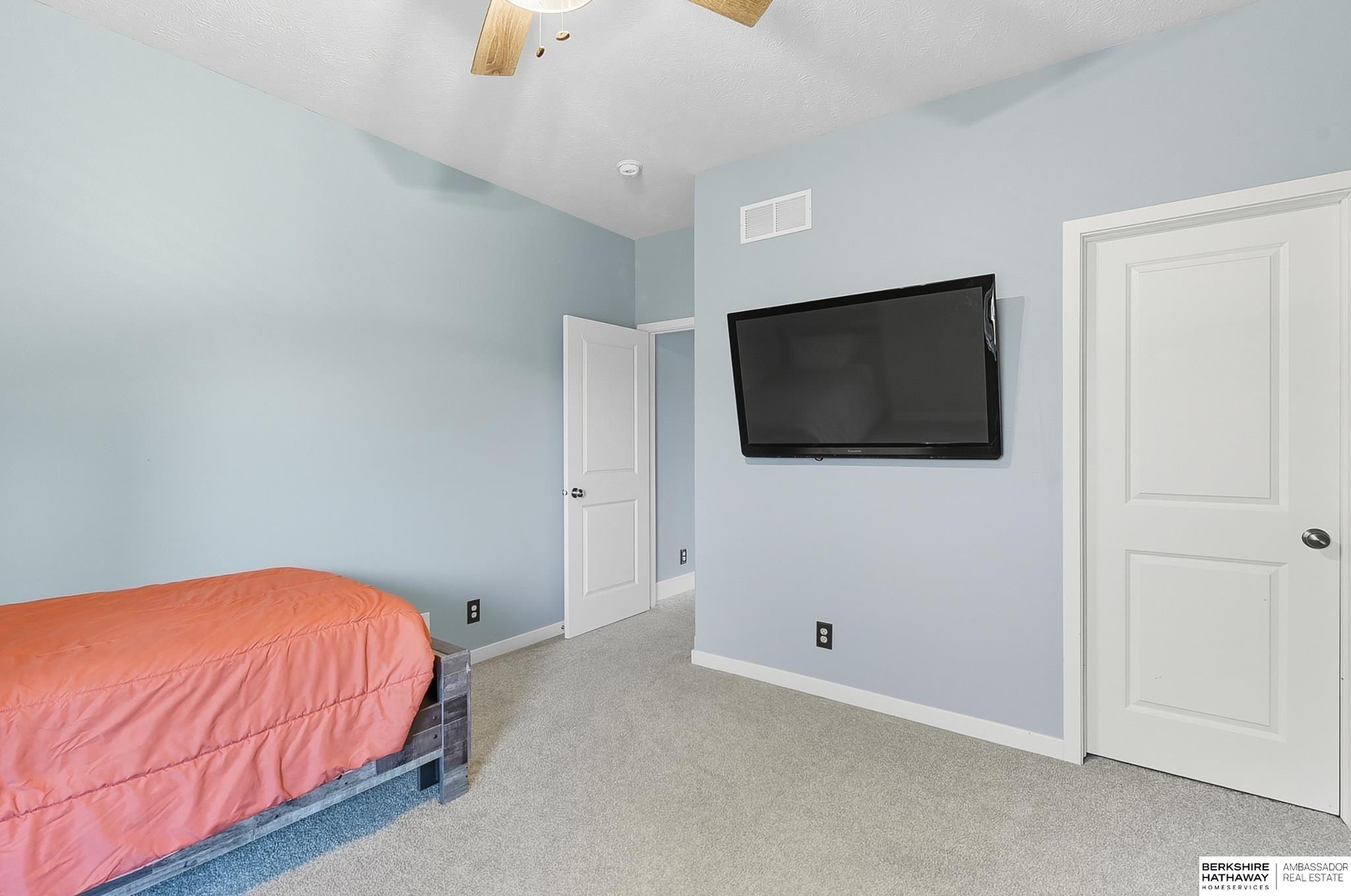 Omaha, Nebraska 68136, United States, 6 Bedrooms Bedrooms, ,3 BathroomsBathrooms,Residential,Active,254224