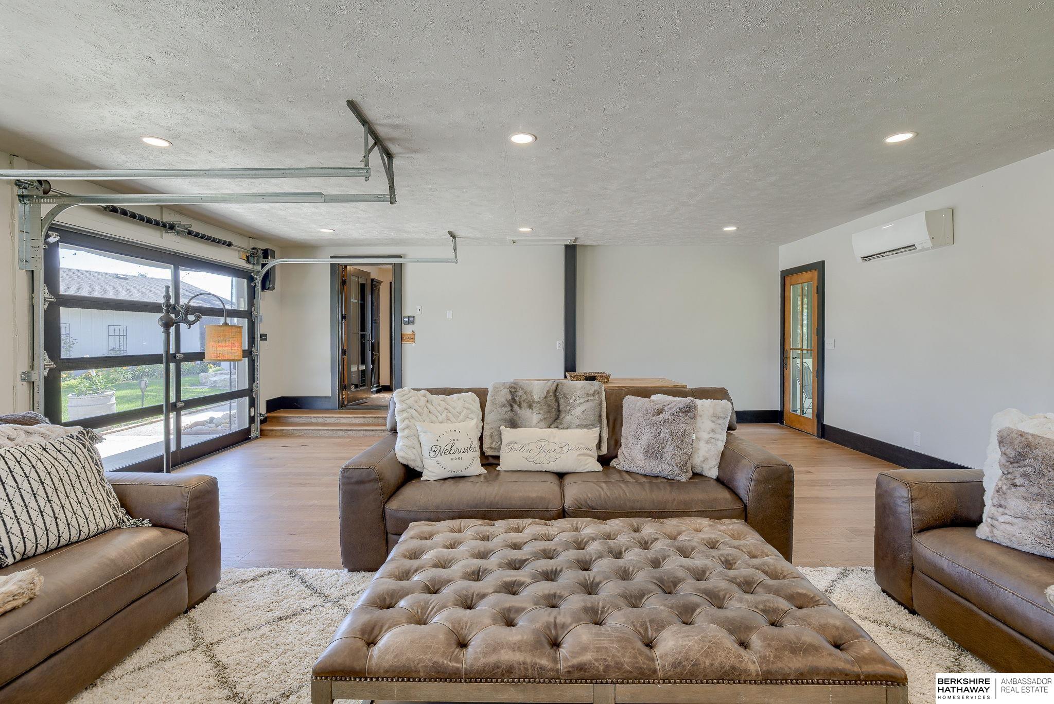 Omaha, Nebraska 68022, United States, 3 Bedrooms Bedrooms, ,2 BathroomsBathrooms,Residential,Active,160596