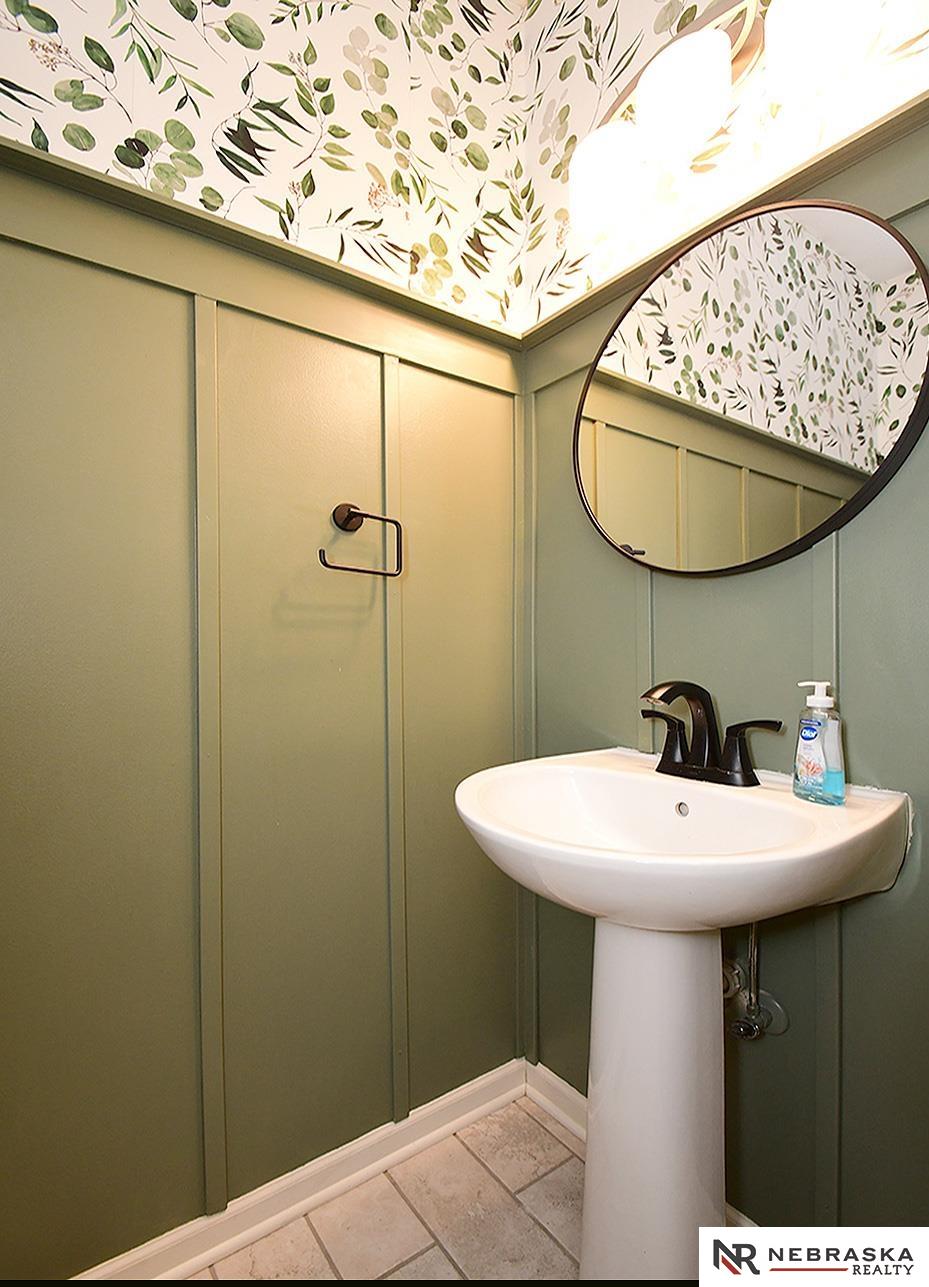 Omaha, Nebraska 68116, United States, 4 Bedrooms Bedrooms, ,3 BathroomsBathrooms,Residential,Pending,158405