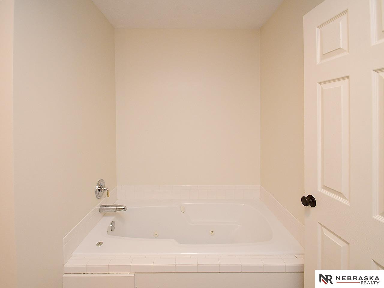 Omaha, Nebraska 68116, United States, 4 Bedrooms Bedrooms, ,3 BathroomsBathrooms,Residential,Pending,158405