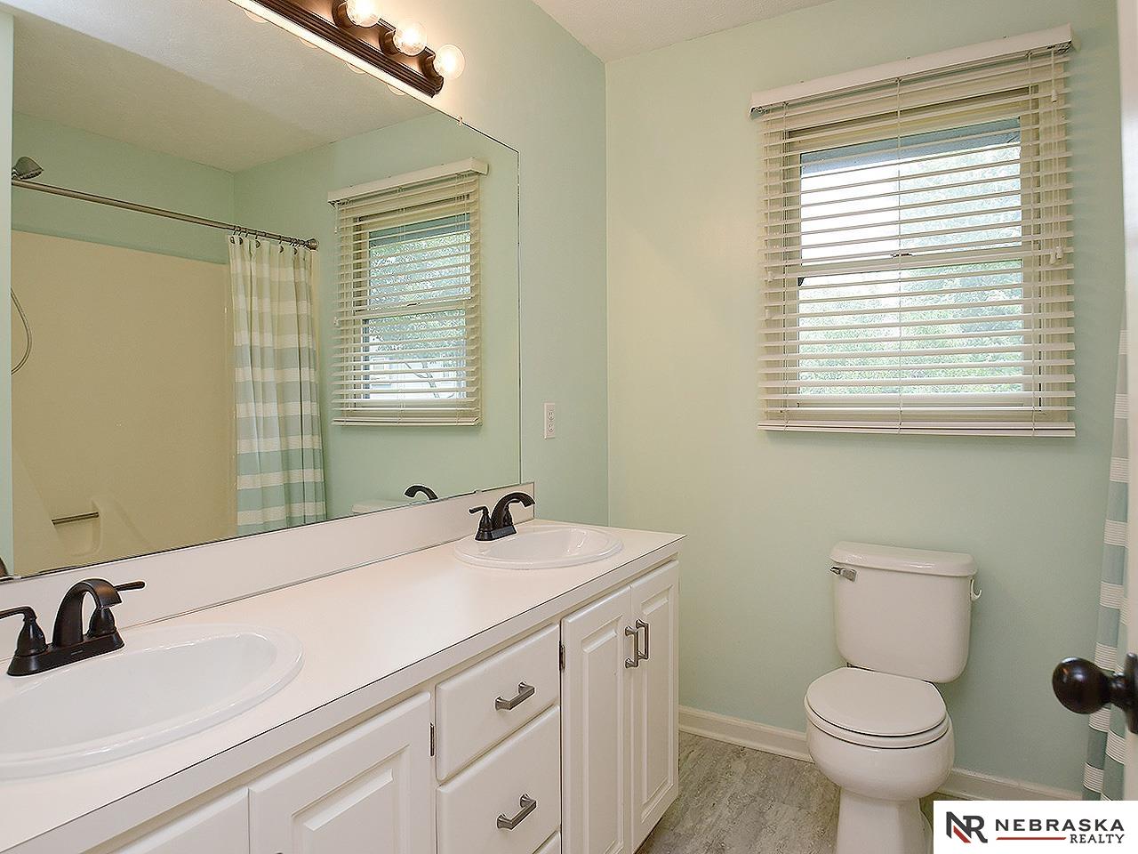 Omaha, Nebraska 68116, United States, 4 Bedrooms Bedrooms, ,3 BathroomsBathrooms,Residential,Pending,158405