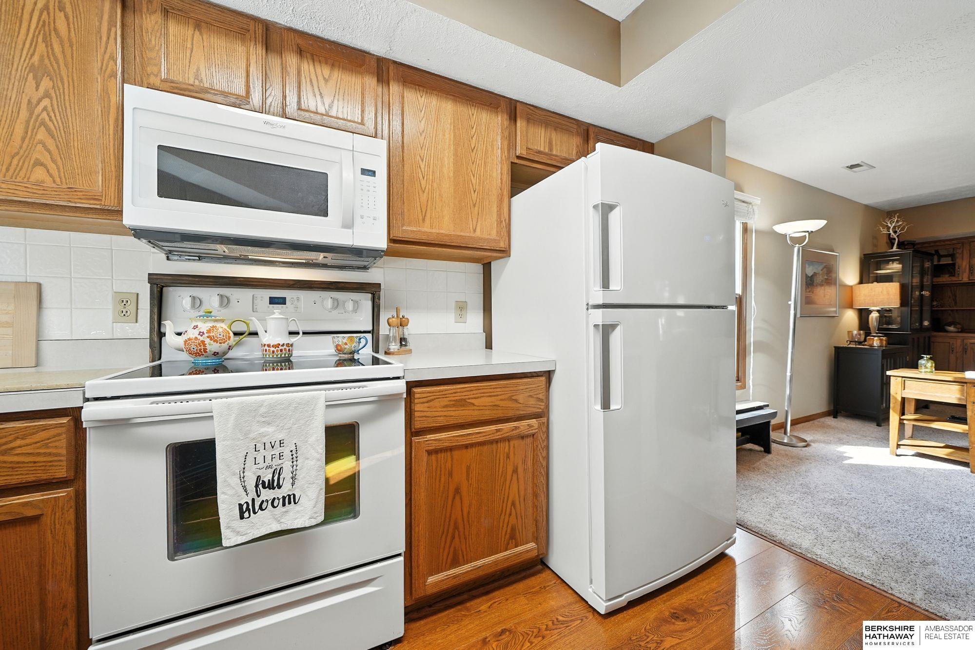 Lincoln, Nebraska 68528, United States, 2 Bedrooms Bedrooms, ,2 BathroomsBathrooms,Residential,Pending,224602