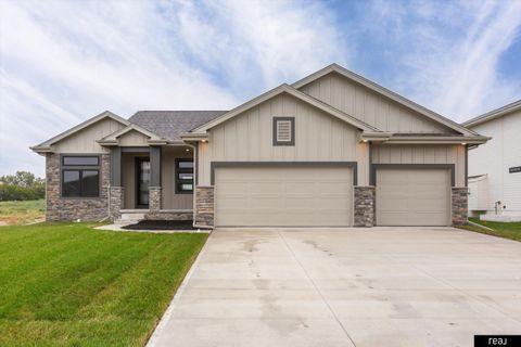 Photo of 12810 cooper Street, Papillion, NE 68138 (MLS # 22529702)