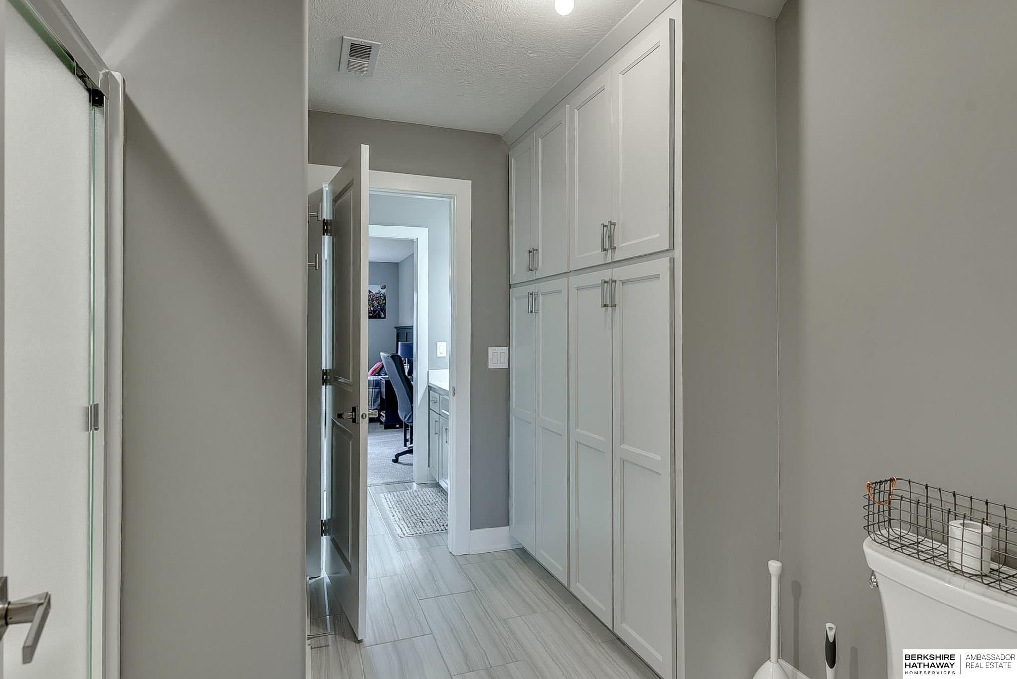 Elkhorn, Nebraska 68022, United States, 5 Bedrooms Bedrooms, ,4 BathroomsBathrooms,Residential,Active,177477