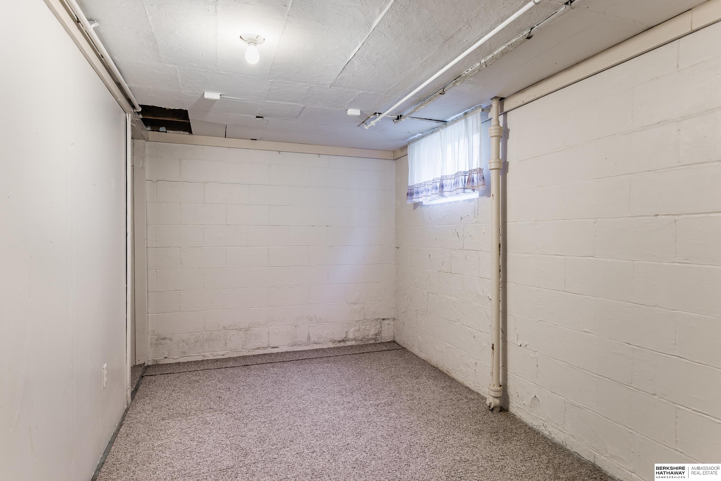 Lincoln, Nebraska 68507, United States, 3 Bedrooms Bedrooms, ,1 BathroomBathrooms,Residential,Active,177244