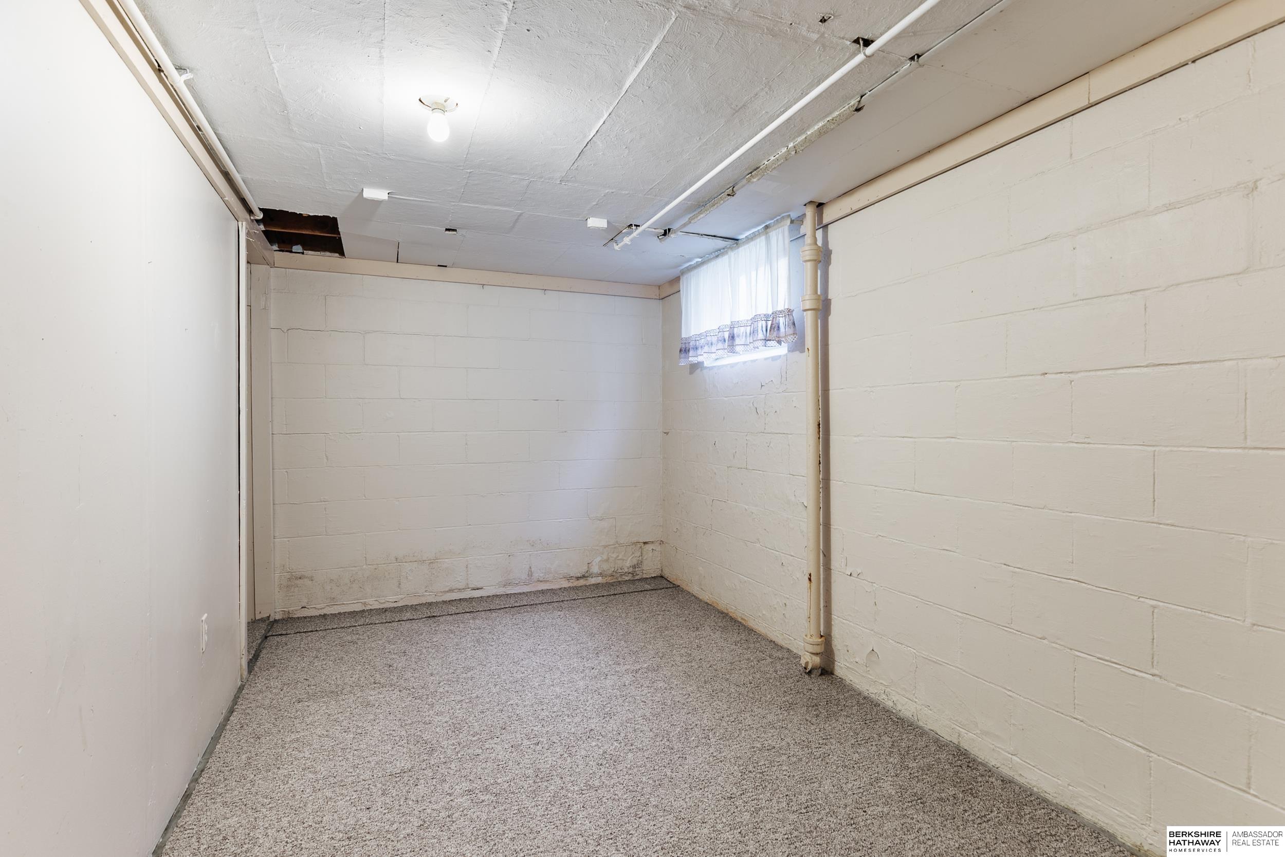 Lincoln, Nebraska 68507, United States, 3 Bedrooms Bedrooms, ,1 BathroomBathrooms,Residential,Active,177244